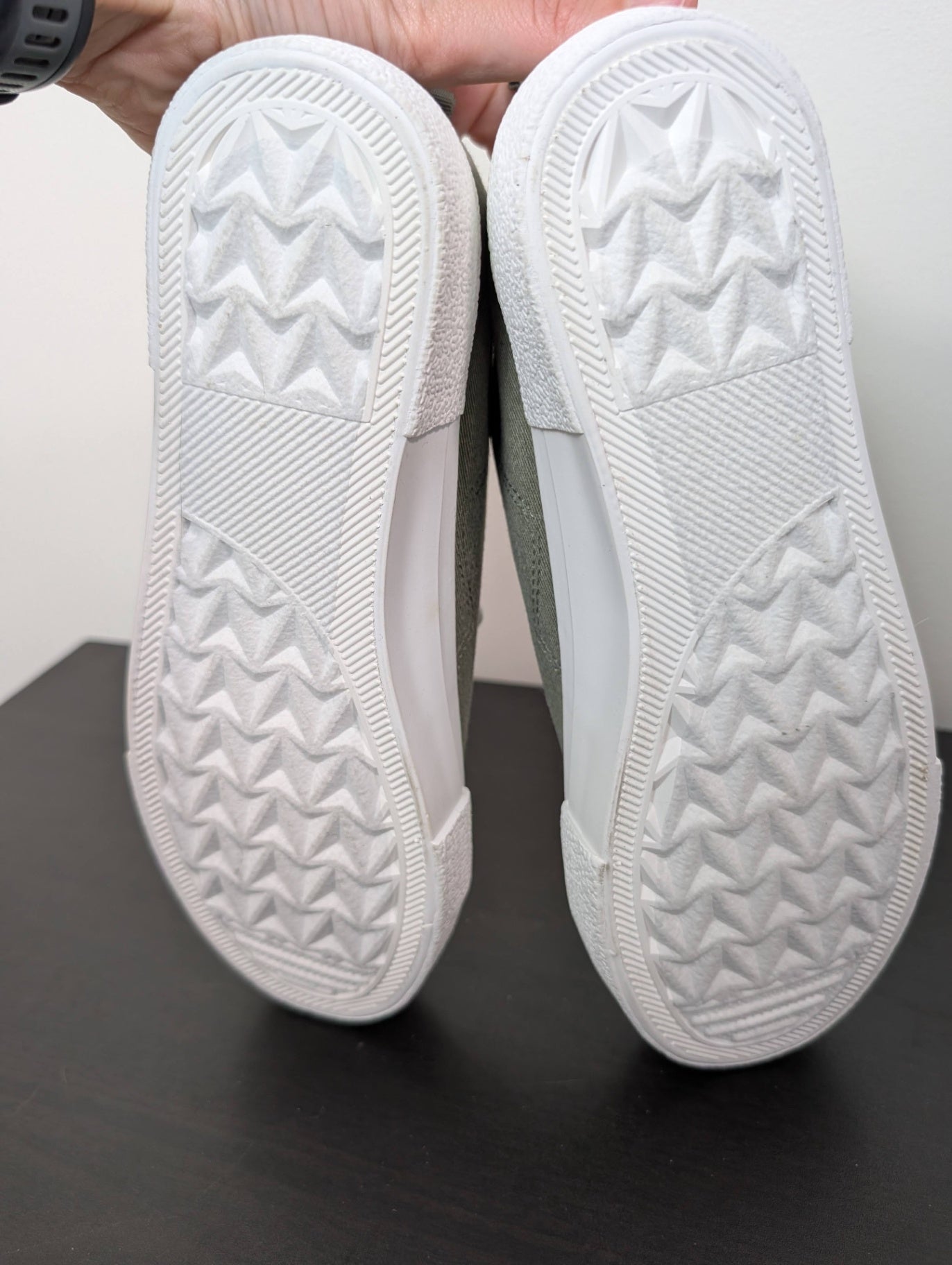 NWT Shoedazzle green sneakers - 7