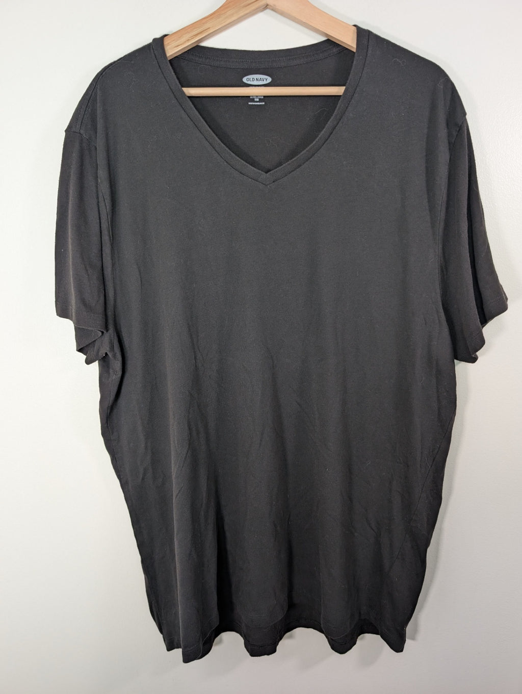 Old Navy black v-neck tee - XXL