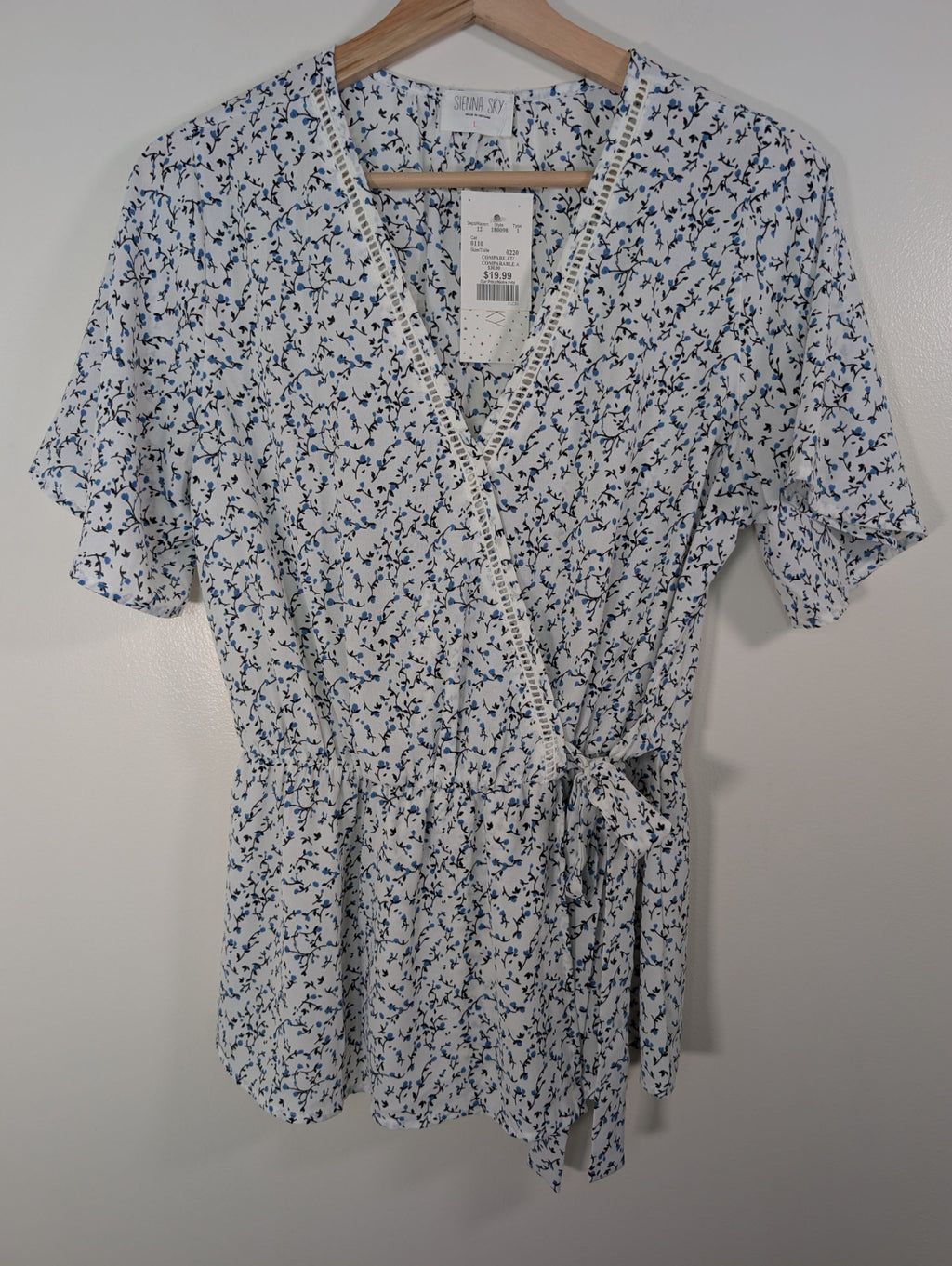 NWT Sienna Sky blouse - L