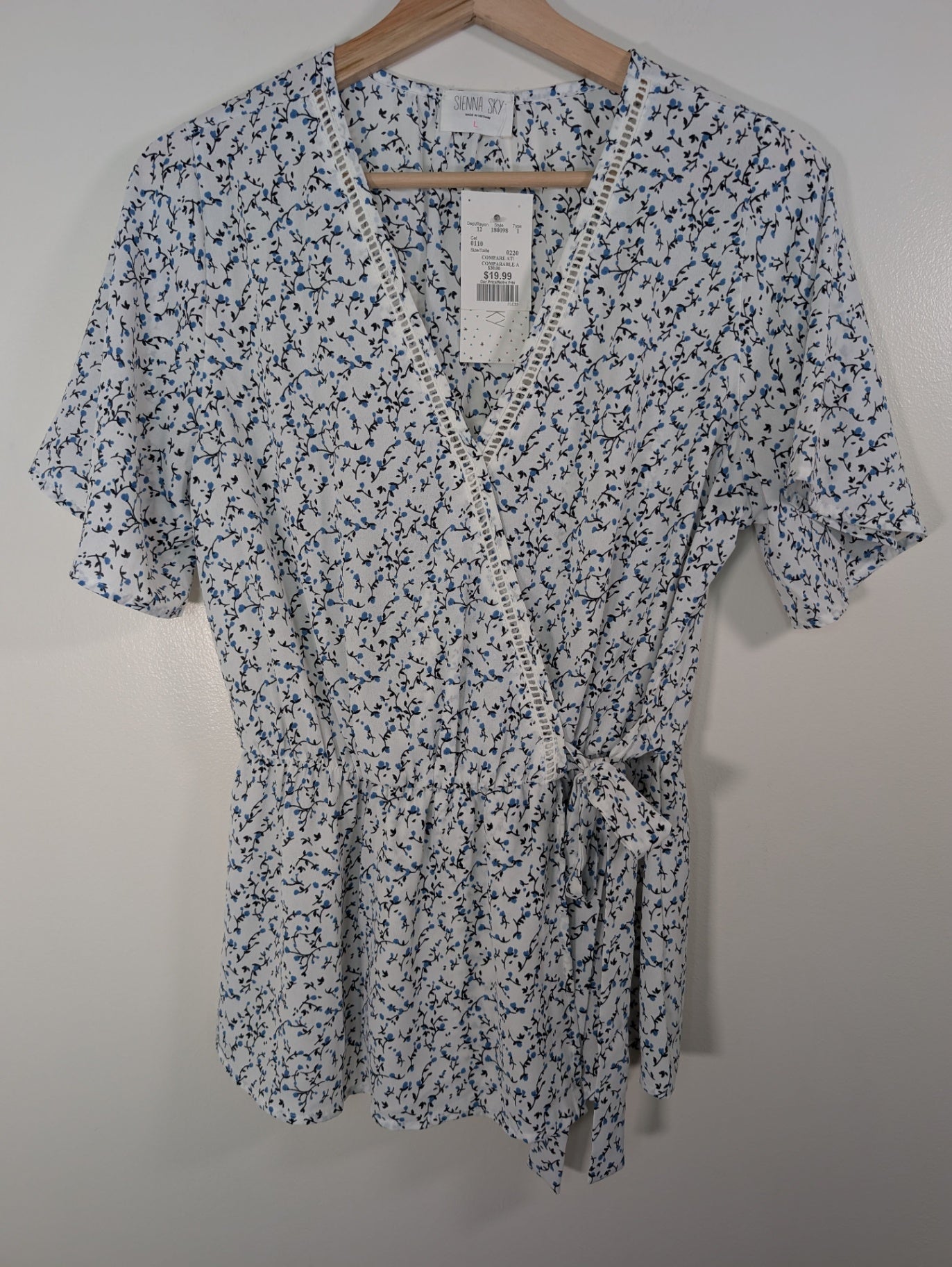 NWT Sienna Sky blouse - L