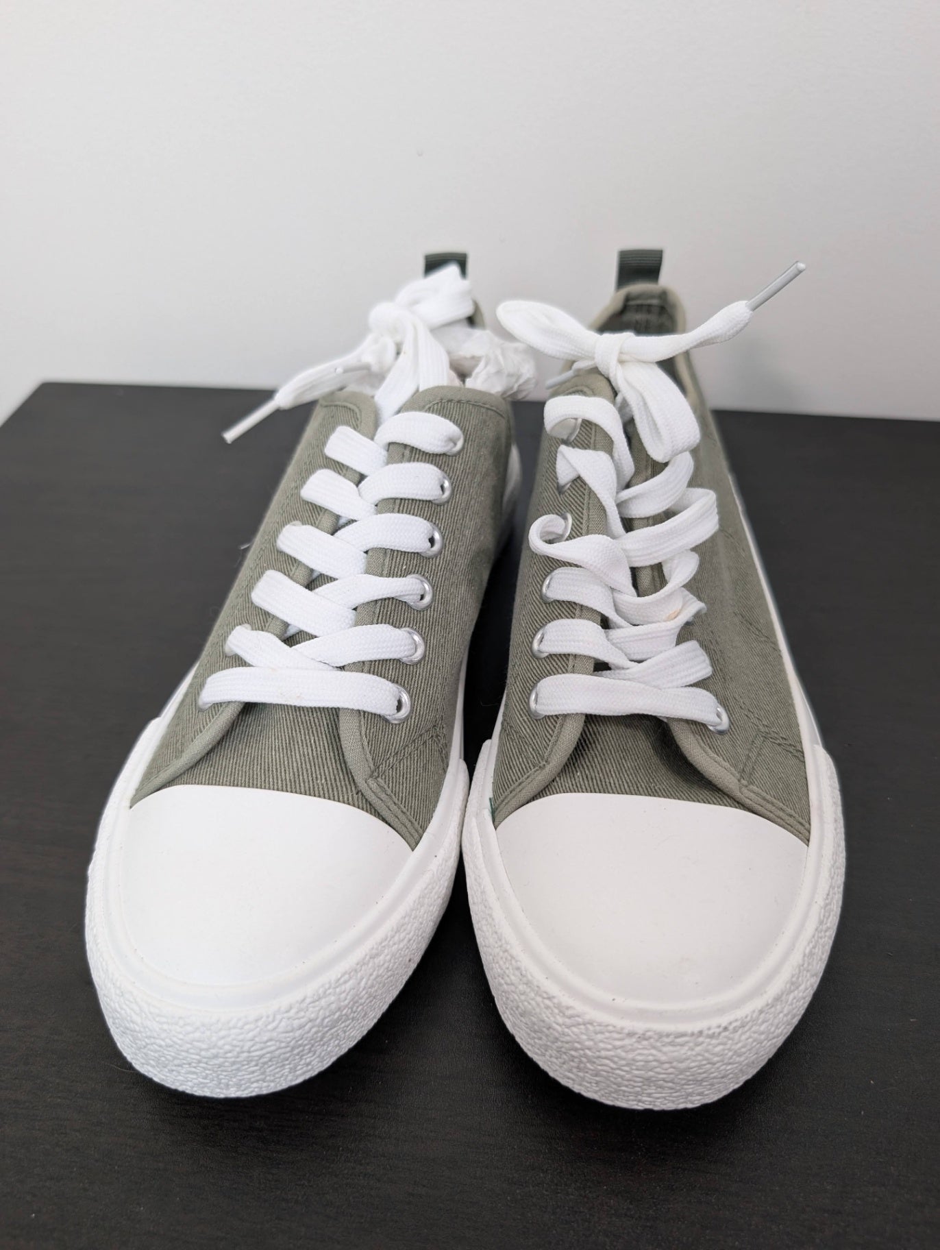 NWT Shoedazzle green sneakers - 7