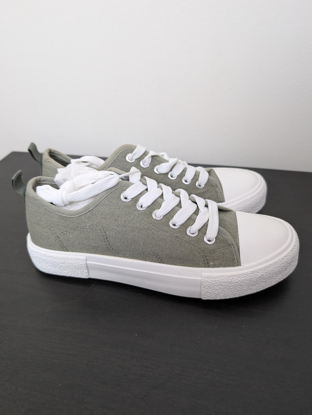NWT Shoedazzle green sneakers - 7