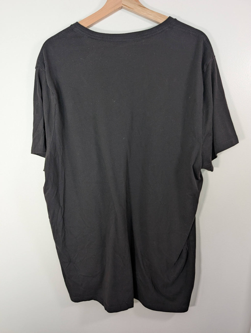 Old Navy black v-neck tee - XXL