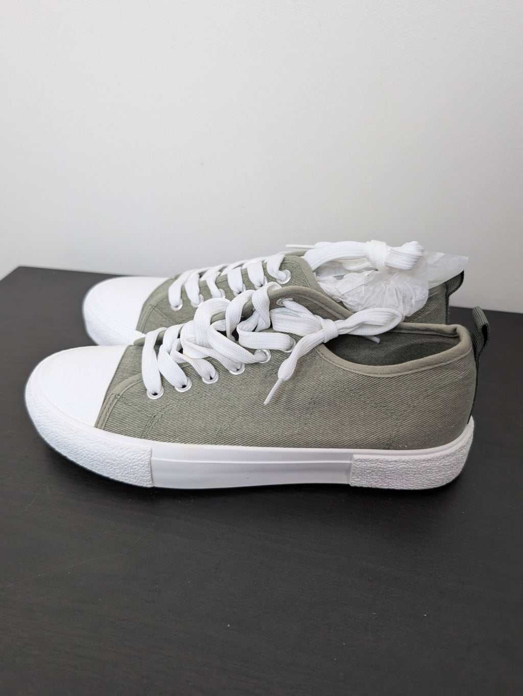 NWT Shoedazzle green sneakers - 7