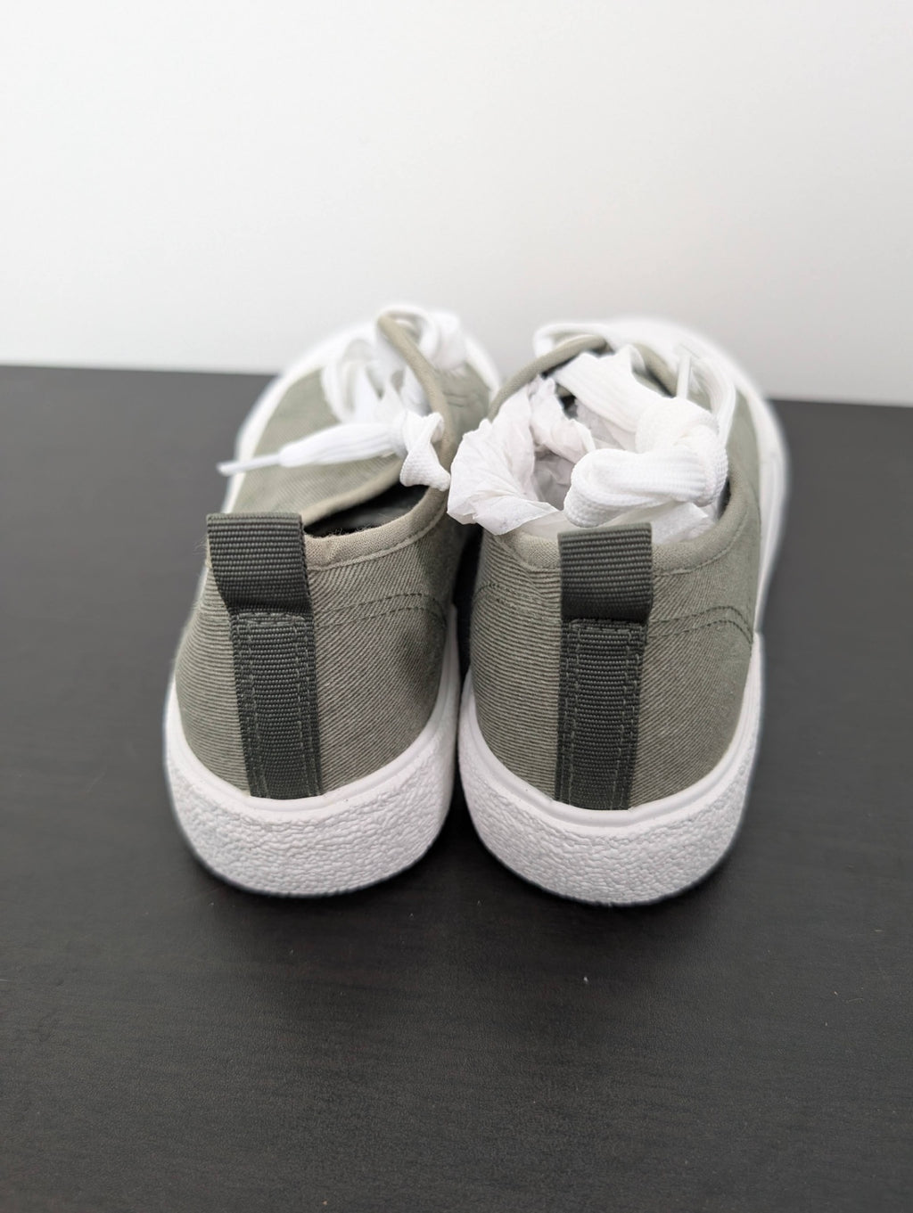 NWT Shoedazzle green sneakers - 7