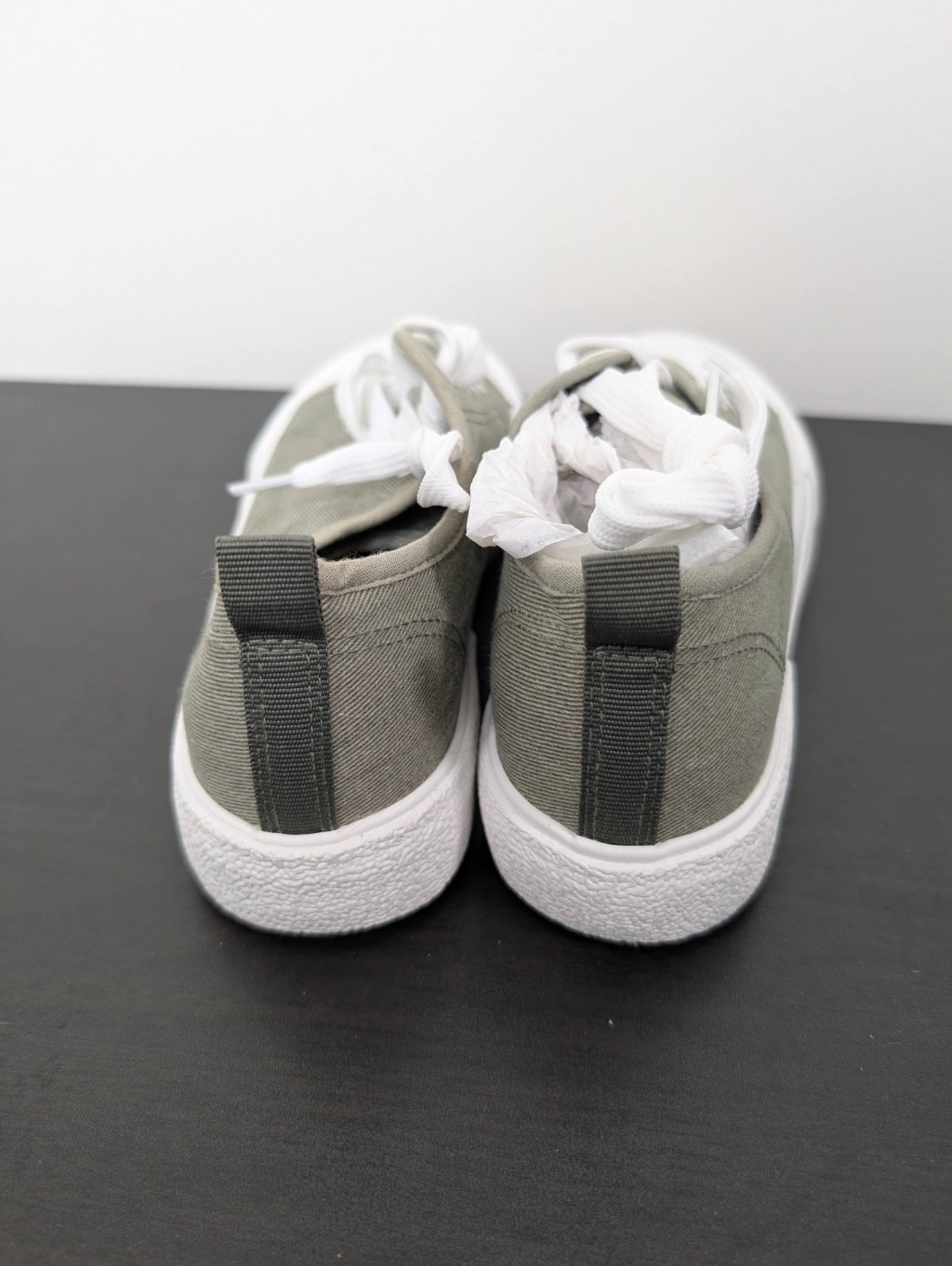 NWT Shoedazzle green sneakers - 7