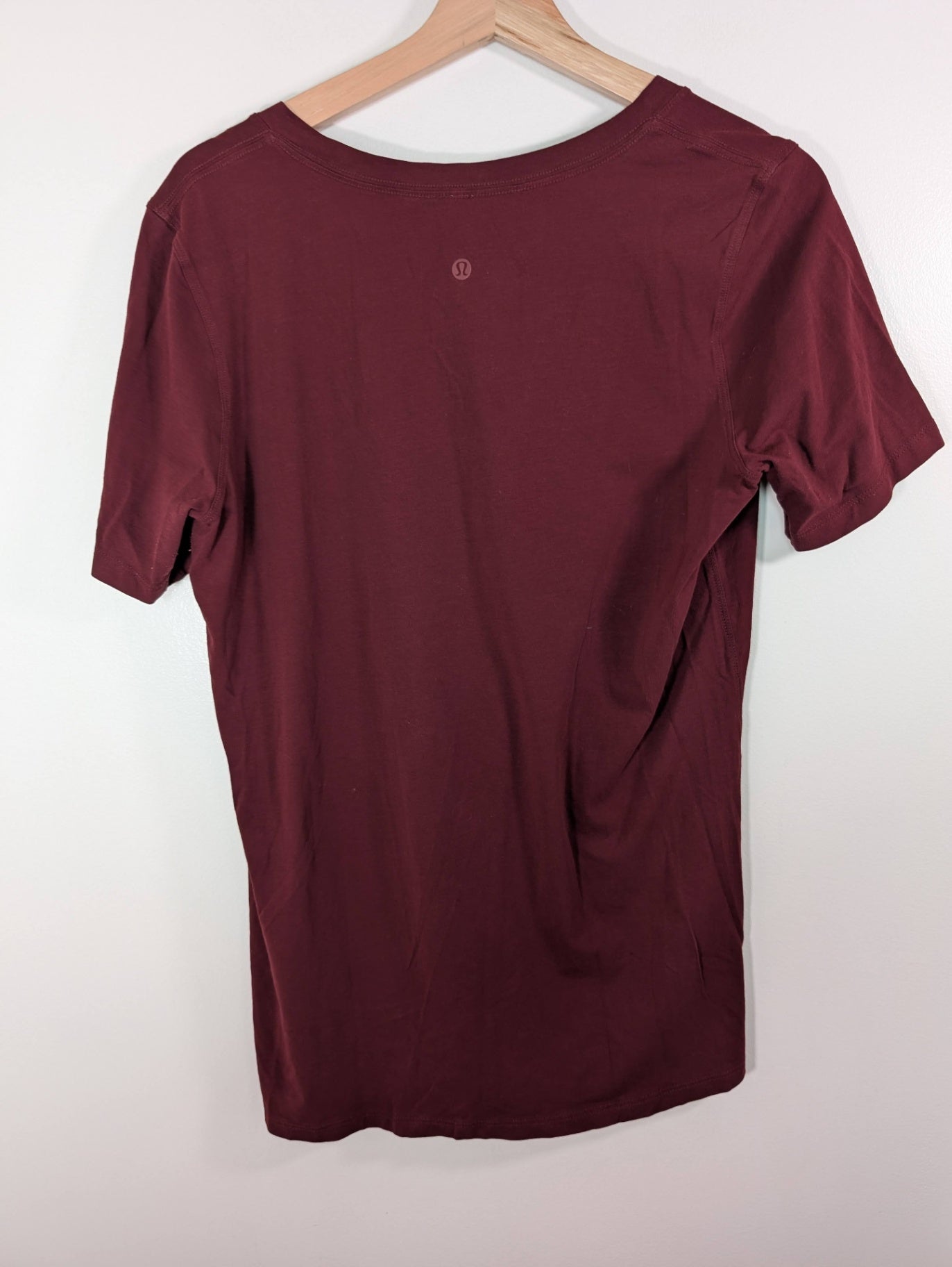Lululemon red tee - Appears L