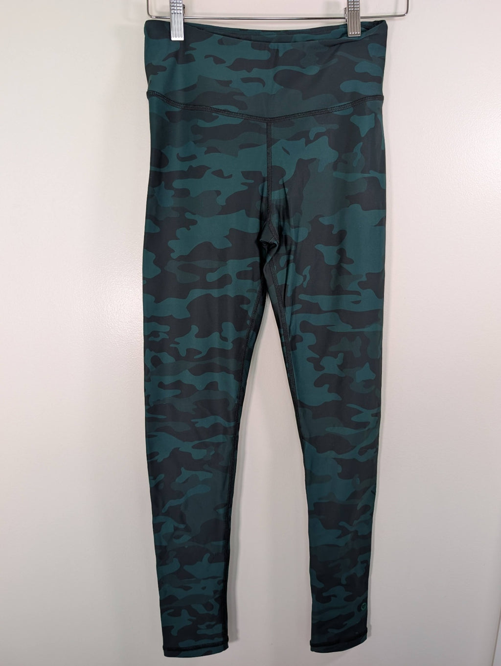Silver Icing green camo leggings - M