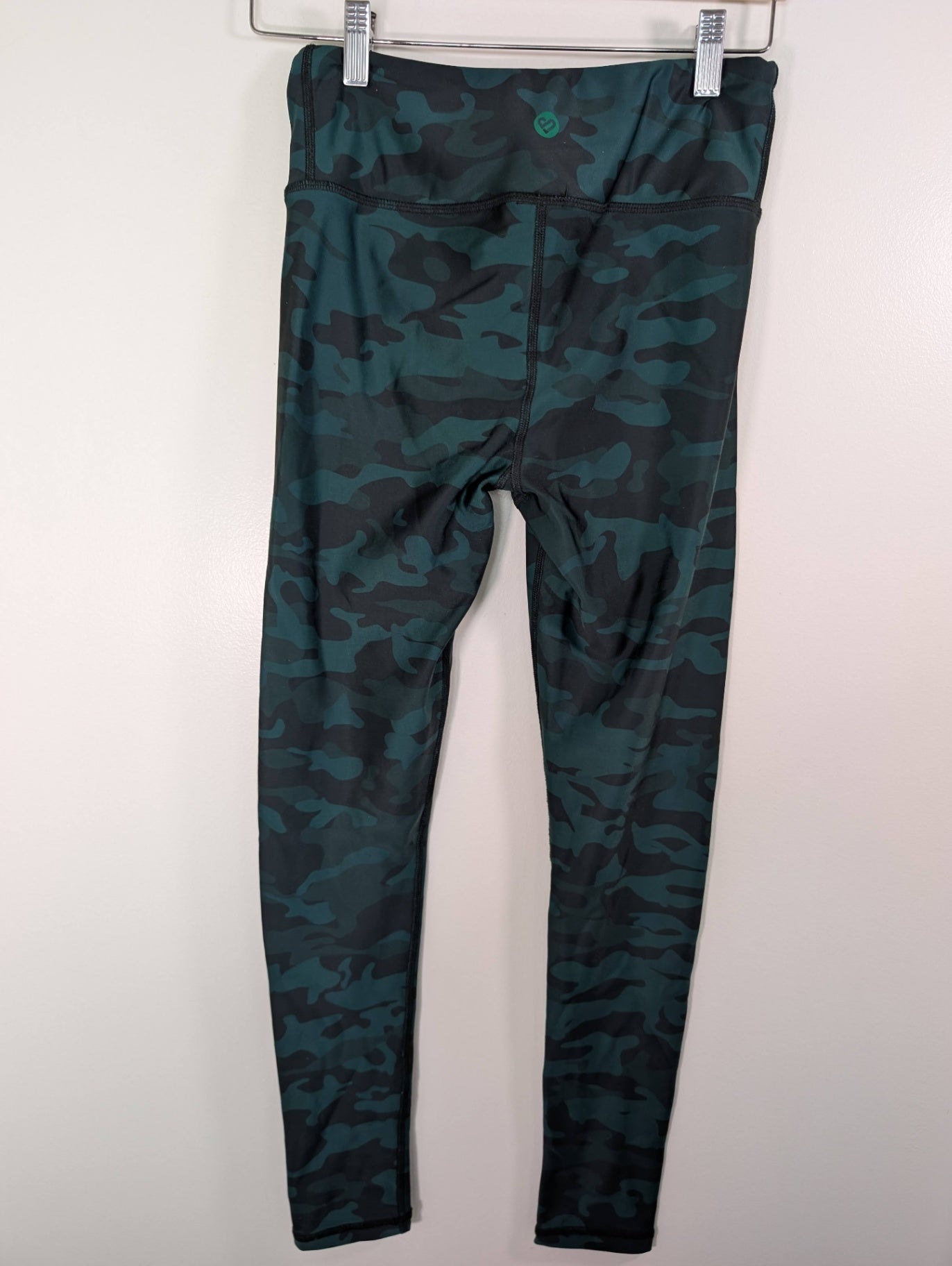 Silver Icing green camo leggings - M