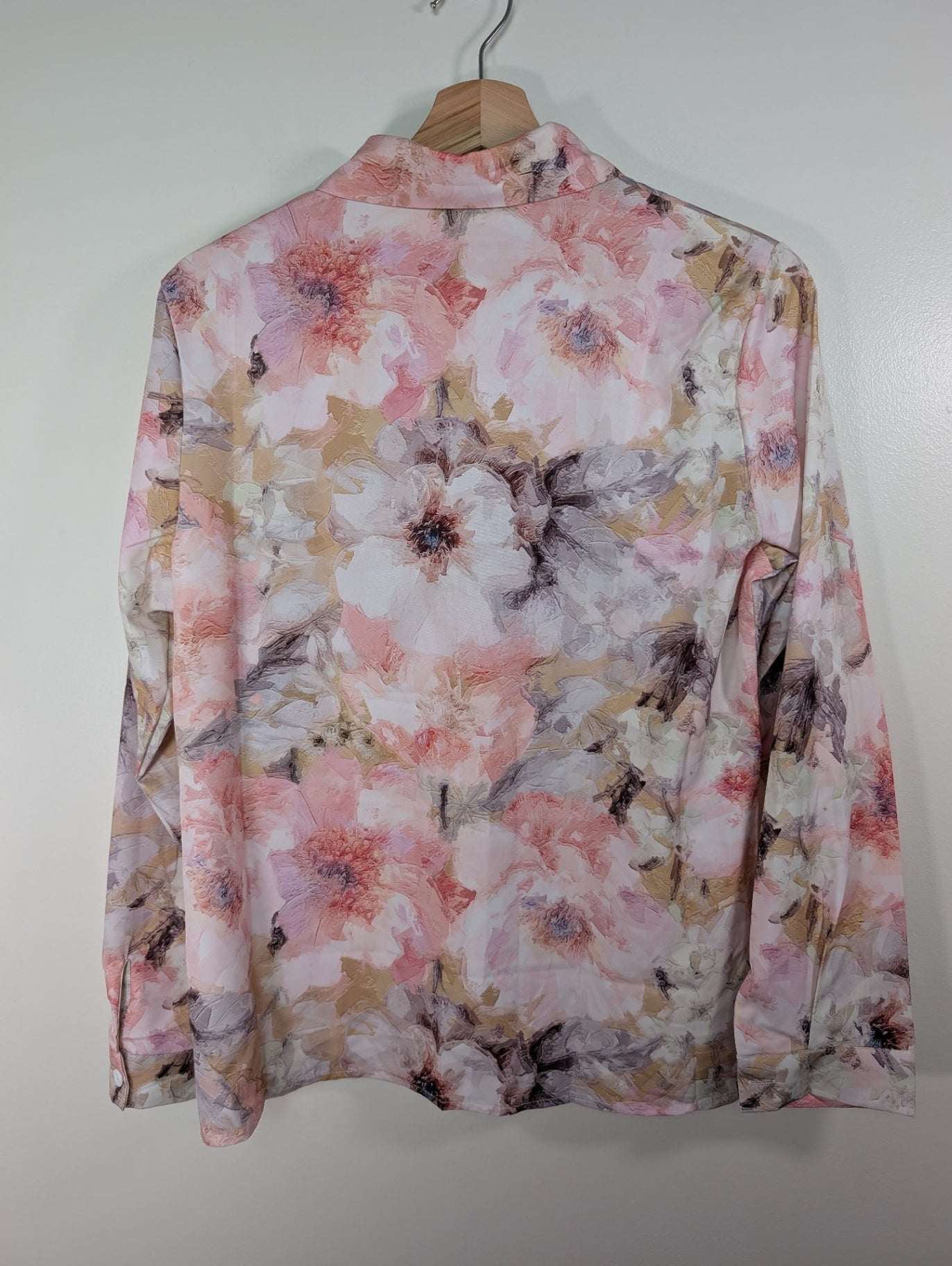 Unknown brand pink floral button up - M