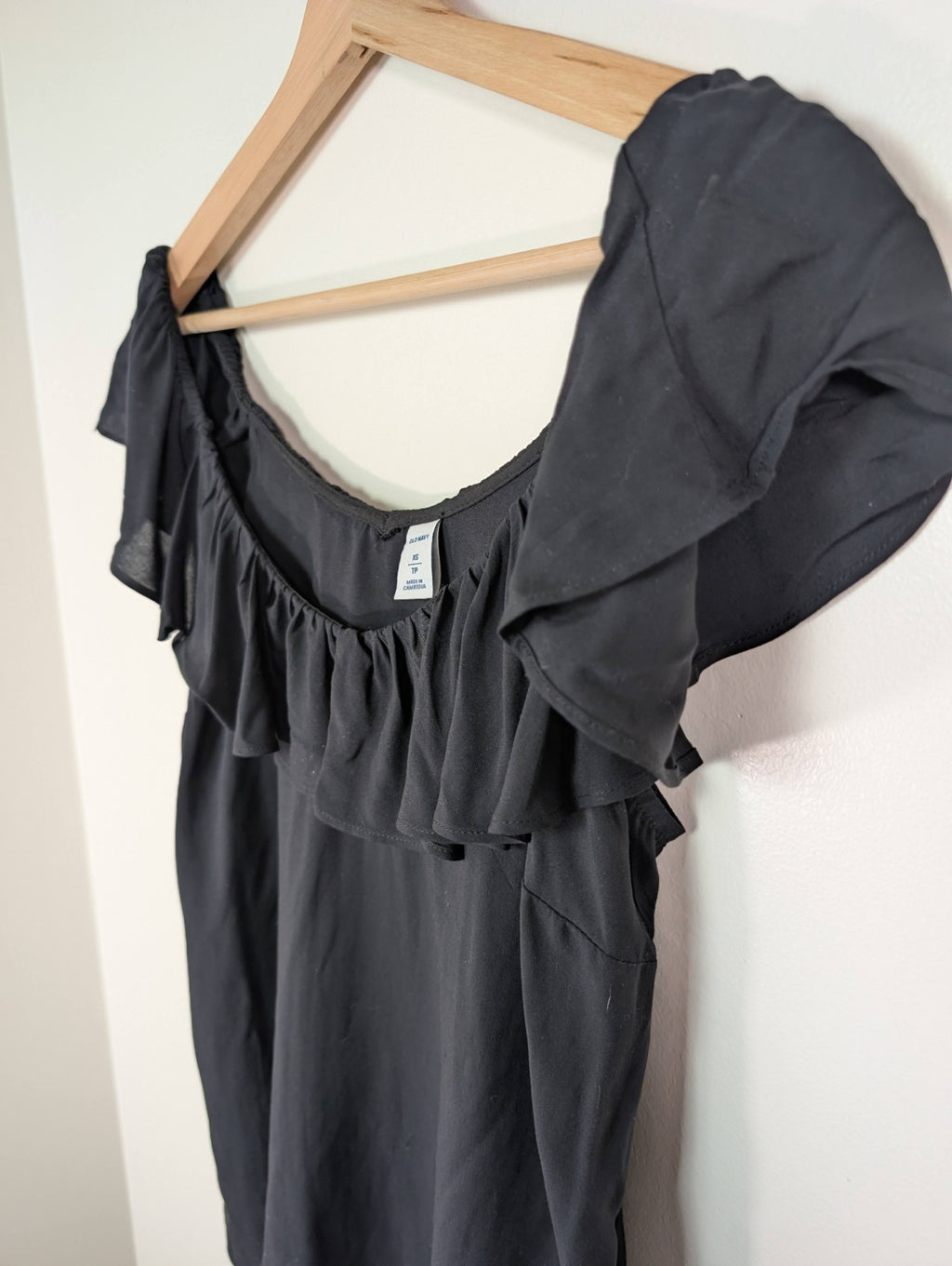 Old Navy black off shoulder blouse - XS