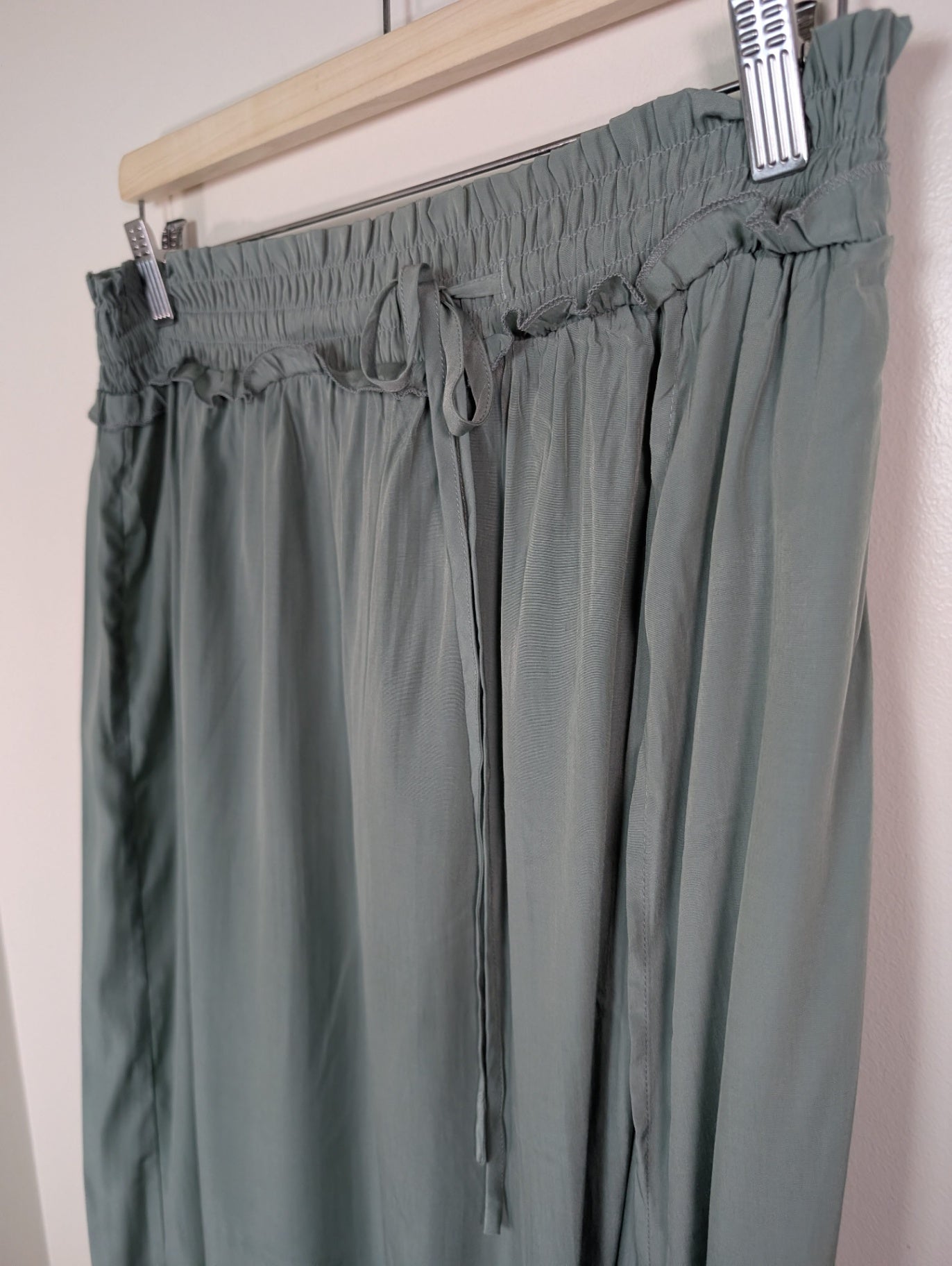 NWT Cupshe green skirt - M