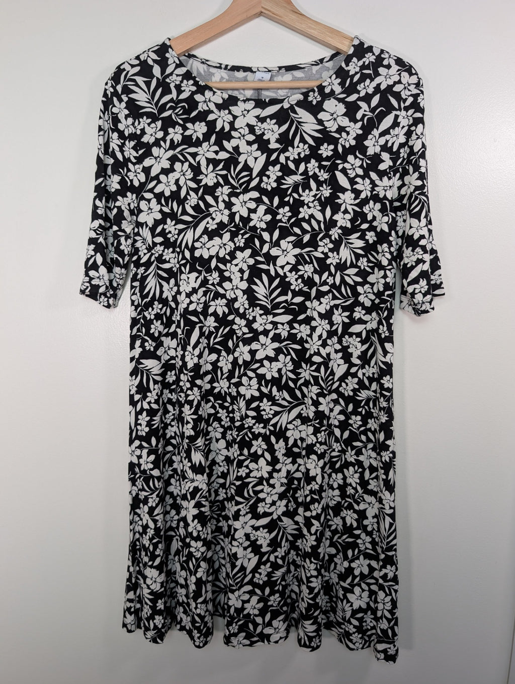 Old Navy black floral dress - M