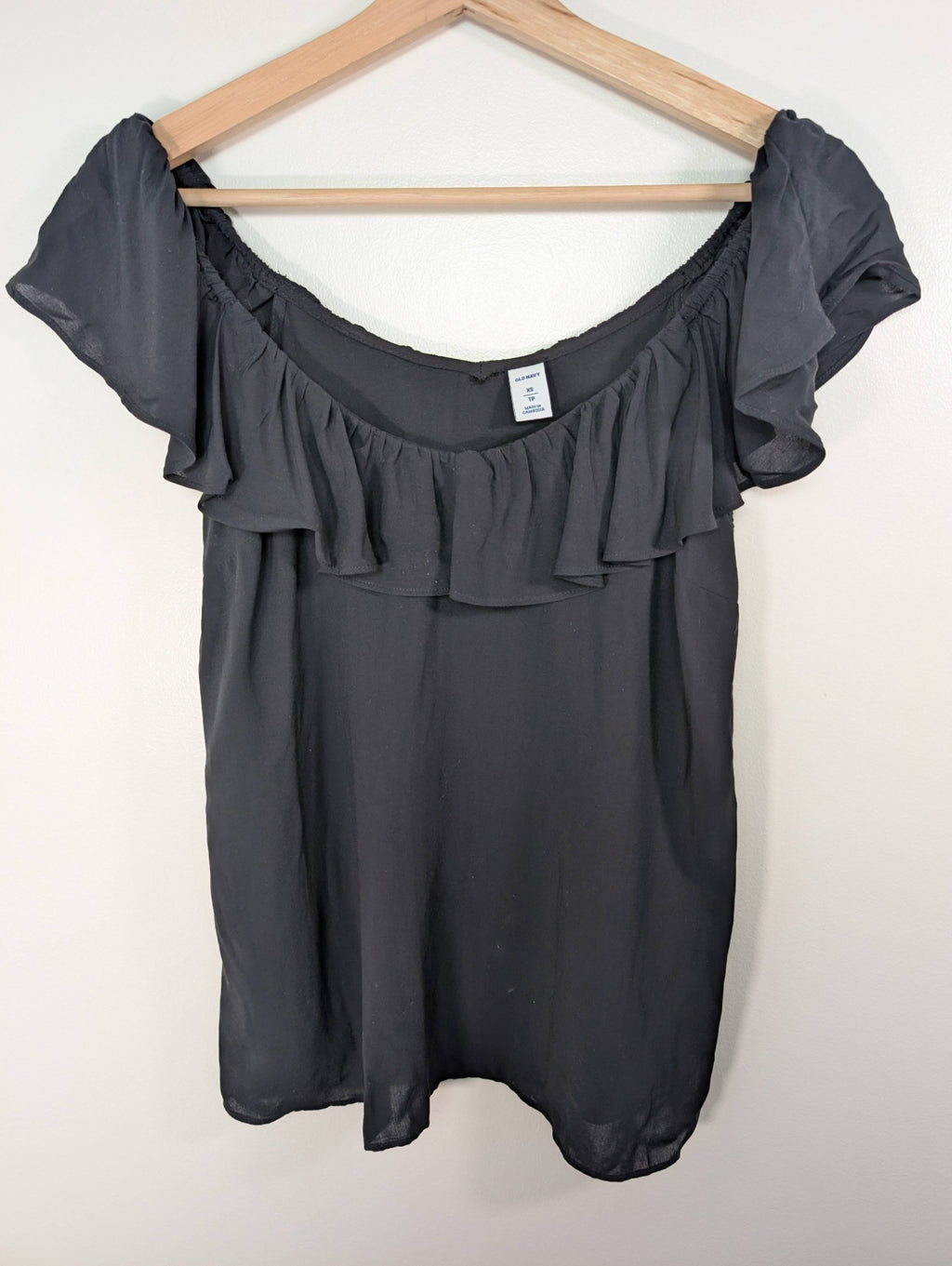 Old Navy black off shoulder blouse - XS
