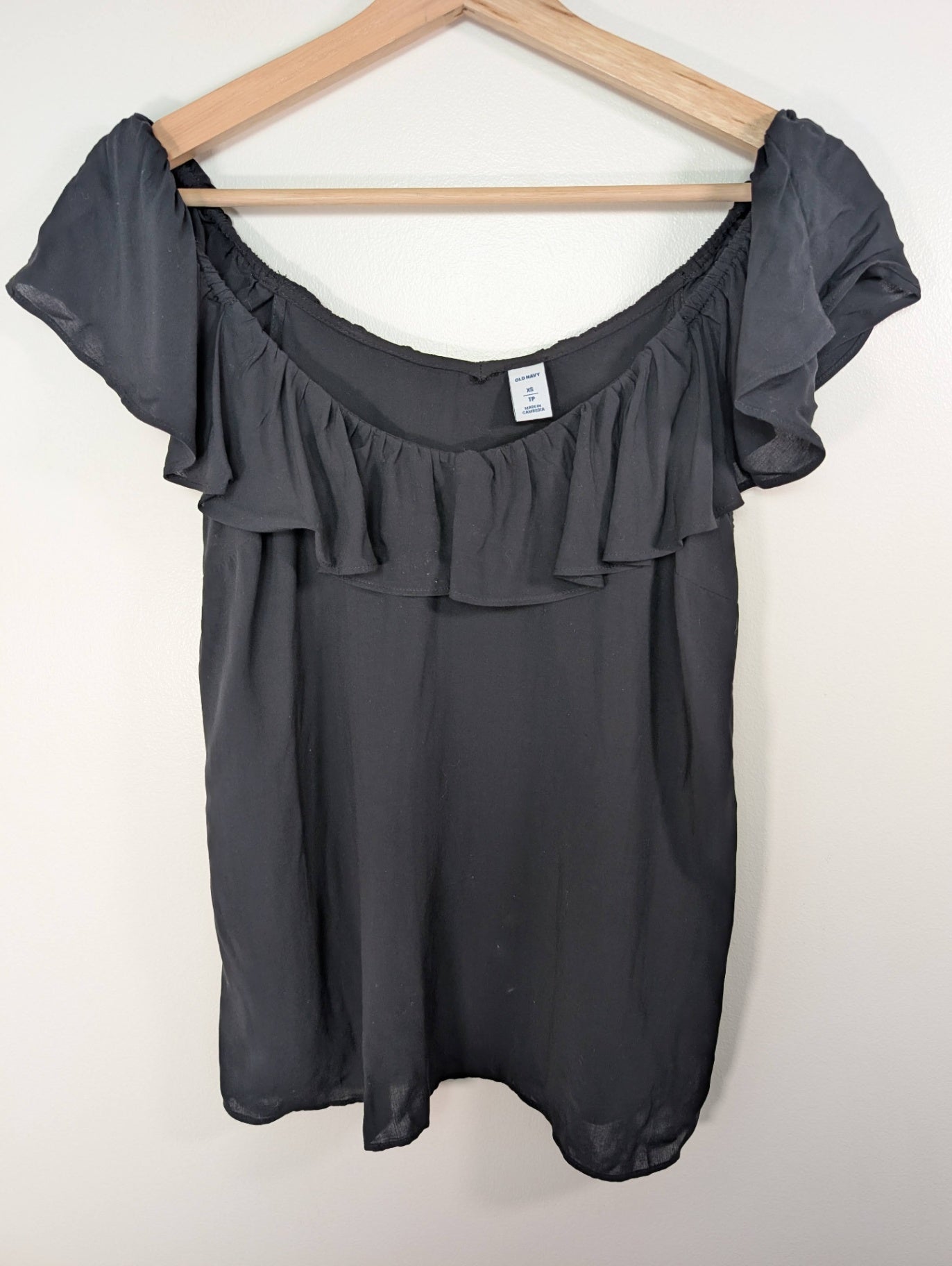 Old Navy black off shoulder blouse - XS