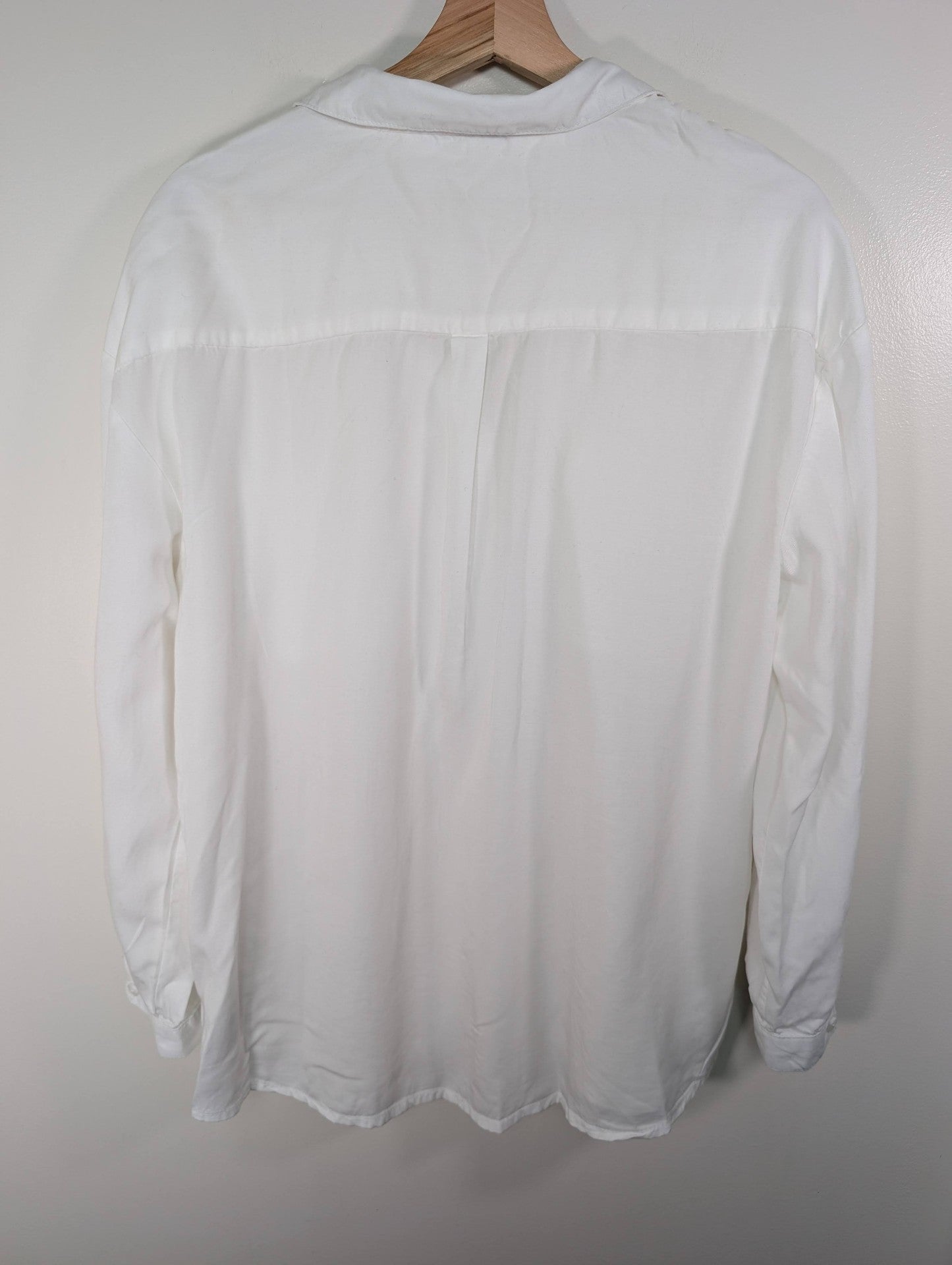 Suko jeans white button up - M
