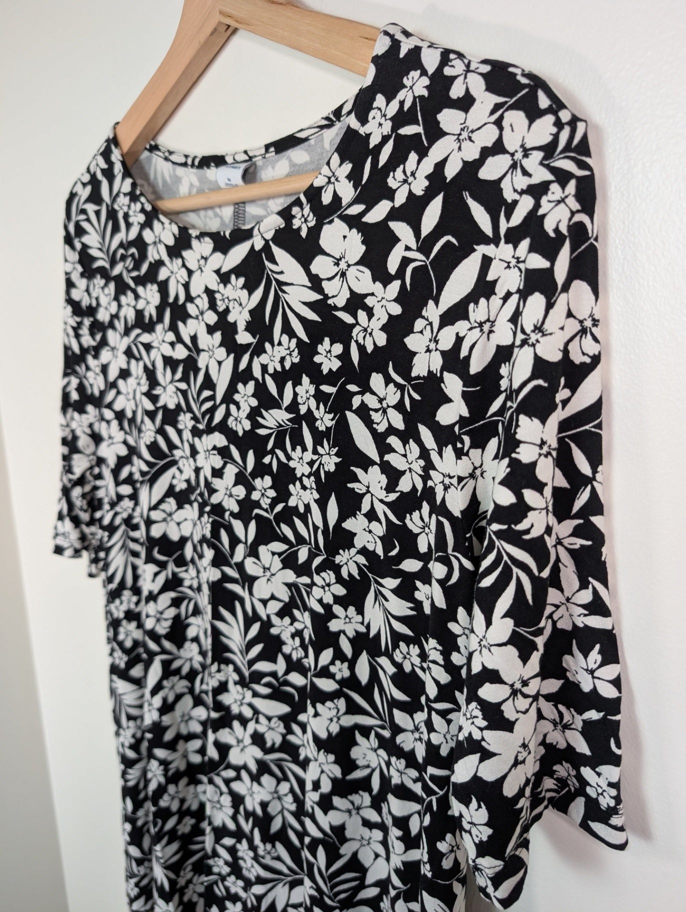Old Navy black floral dress - M