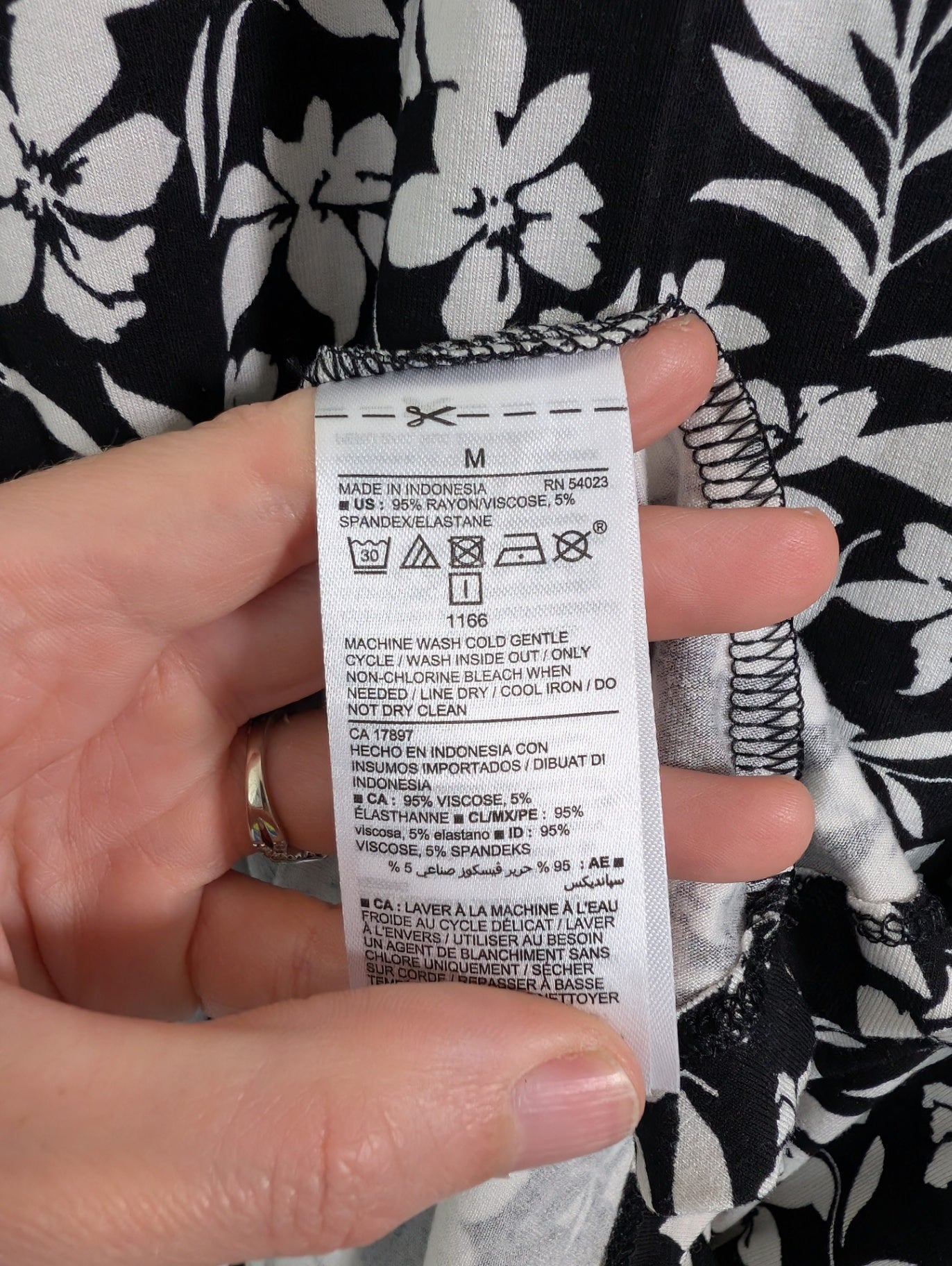 Old Navy black floral dress - M