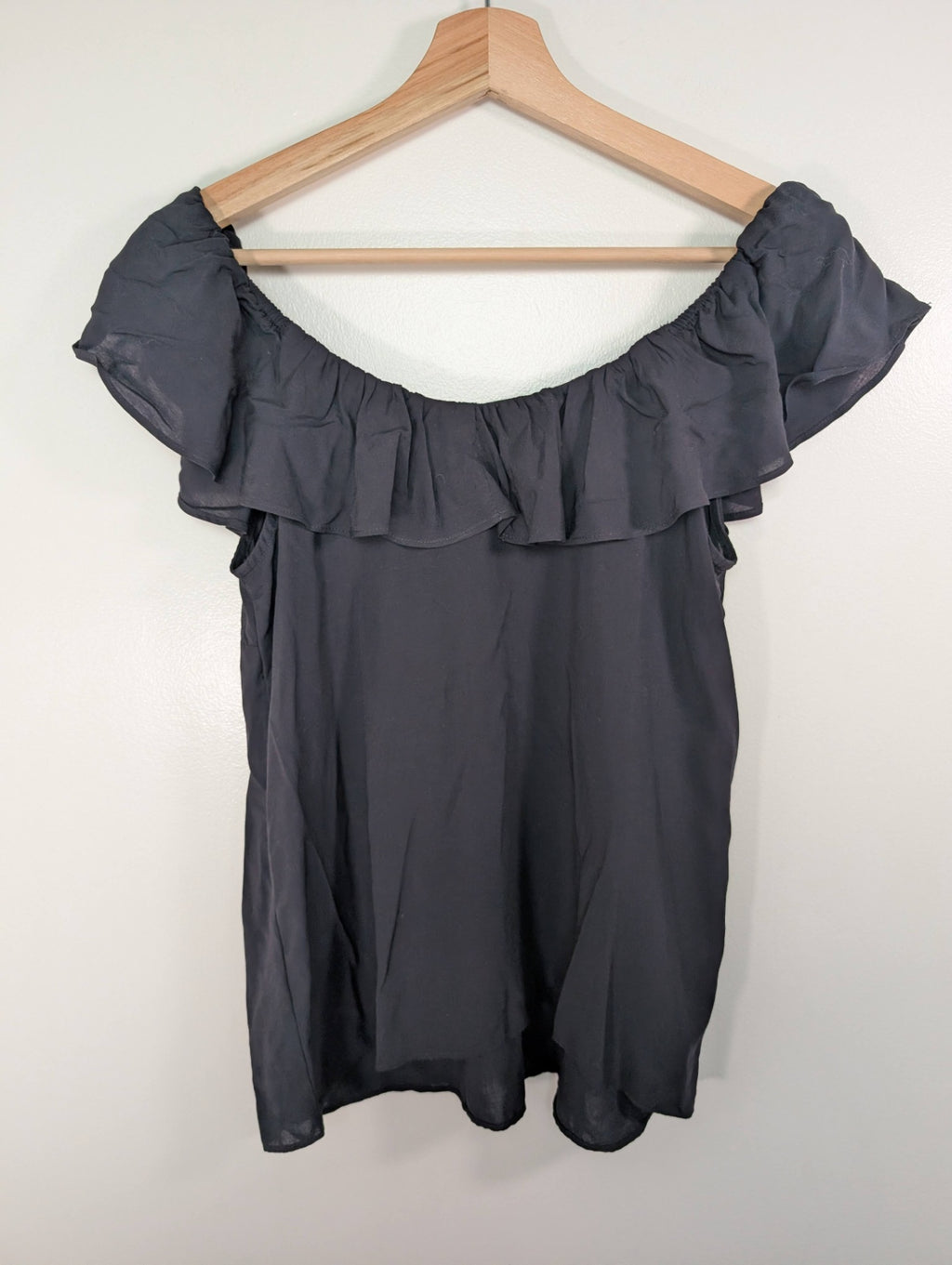 Old Navy black off shoulder blouse - XS
