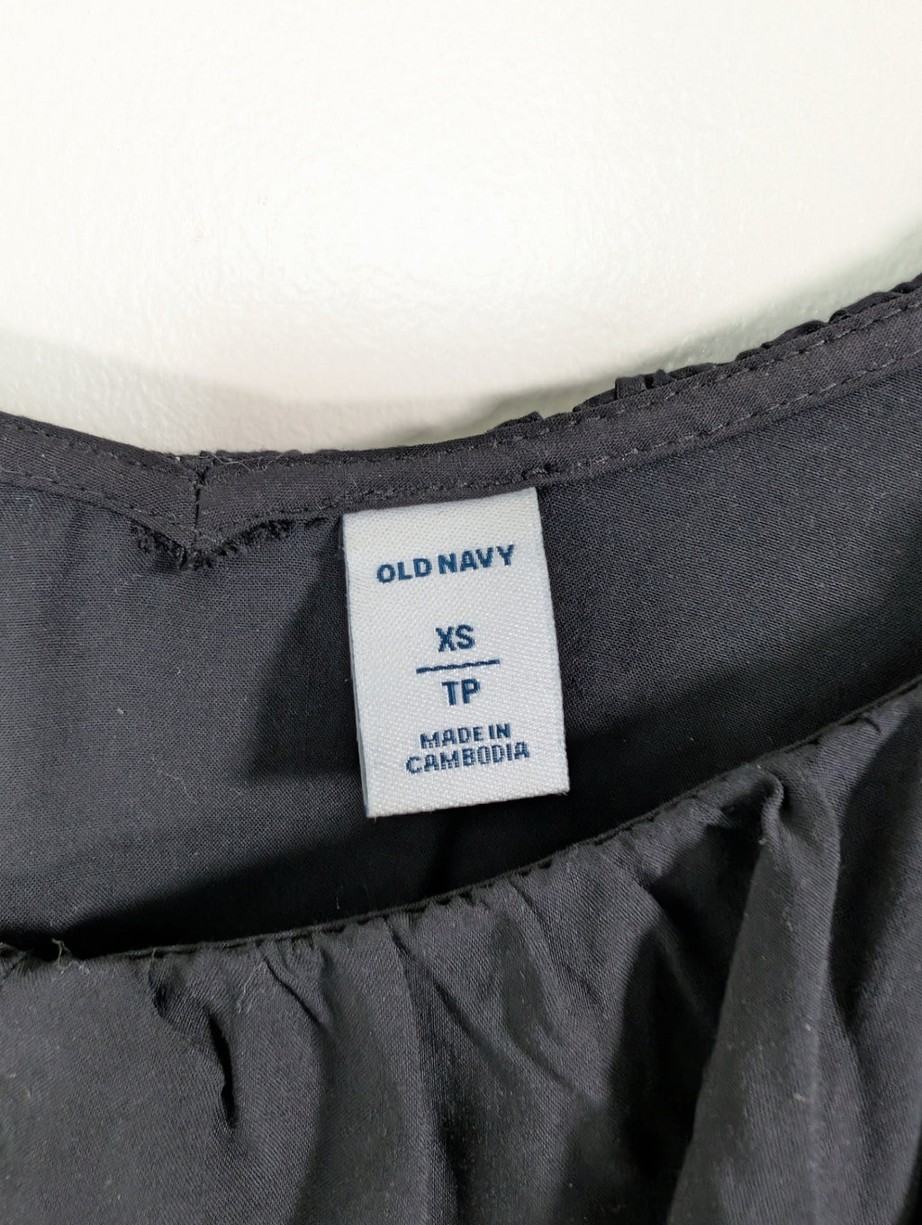 Old Navy black off shoulder blouse - XS