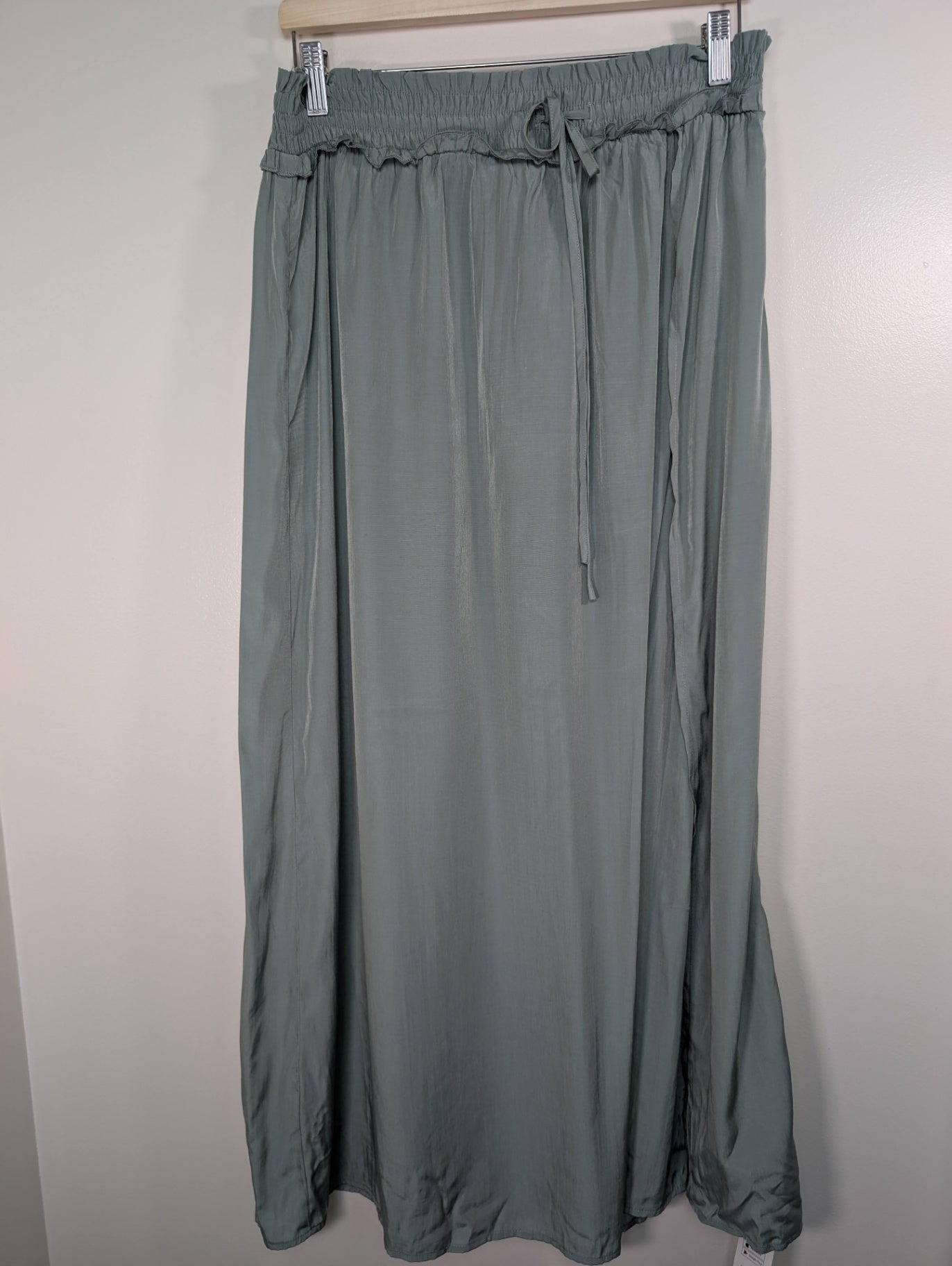 NWT Cupshe green skirt - M