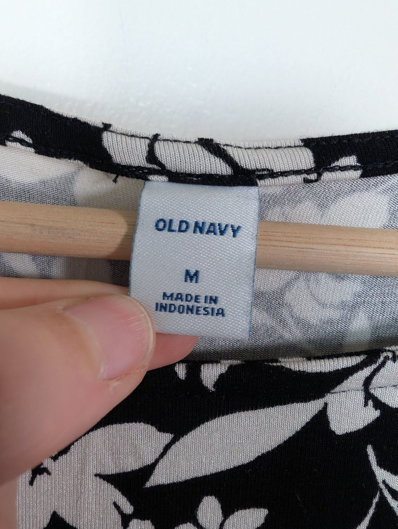 Old Navy black floral dress - M