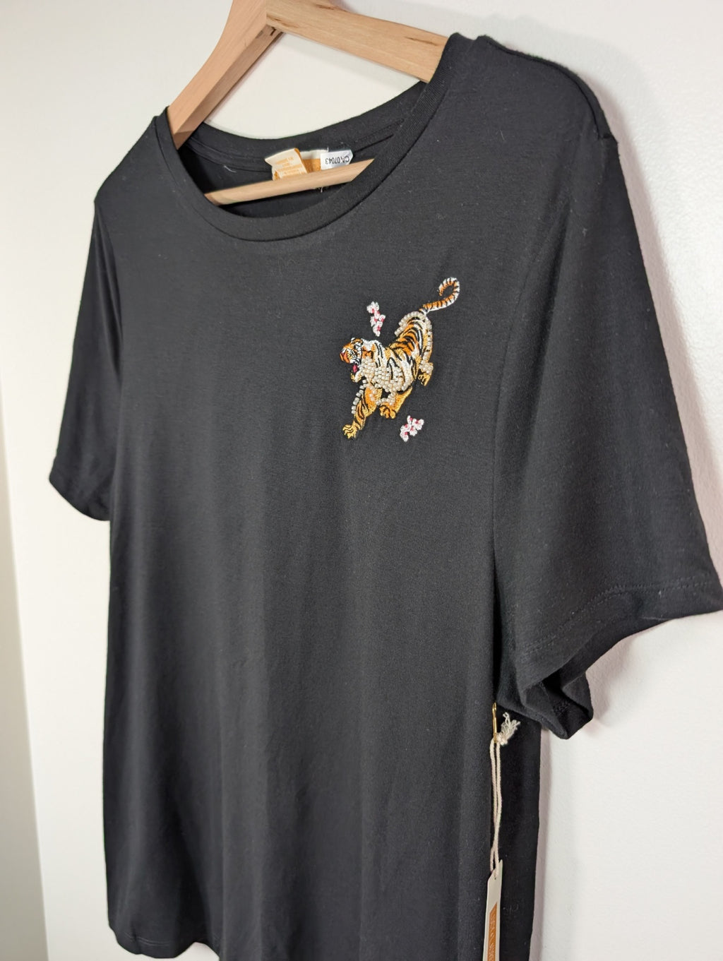 NWT Lucy & Laurel tiger t-shirt - L