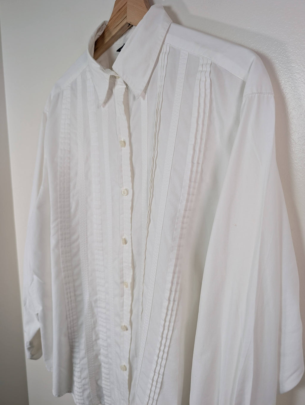 Gap white button down - M