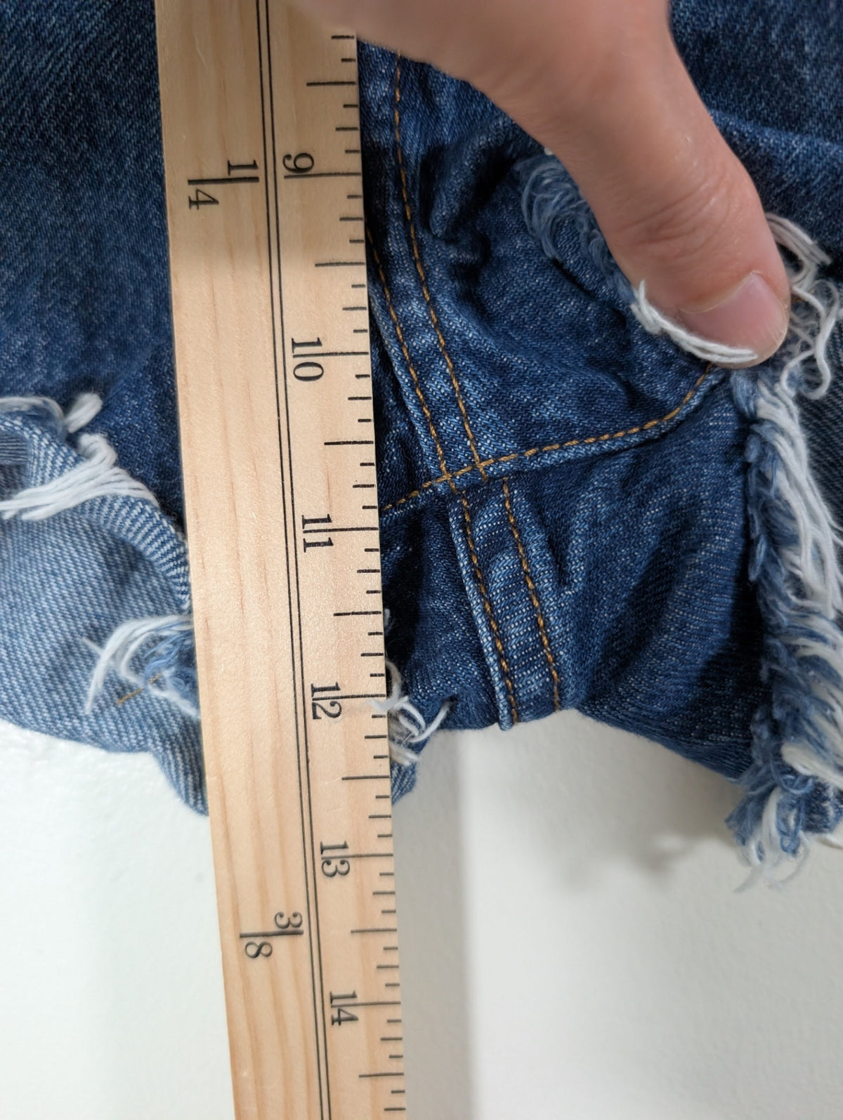Levi's denim shorts - 28