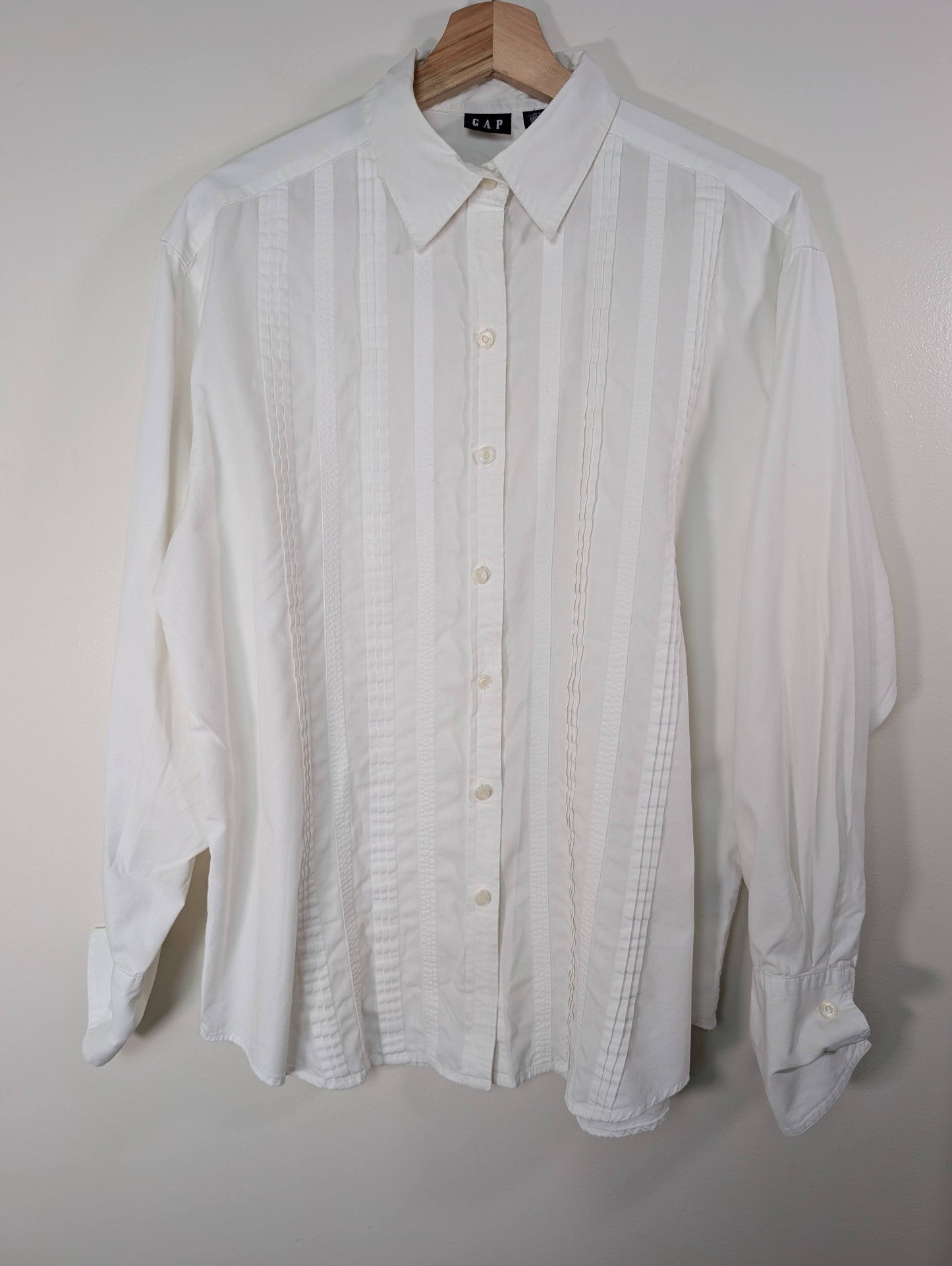 Gap white button down - M