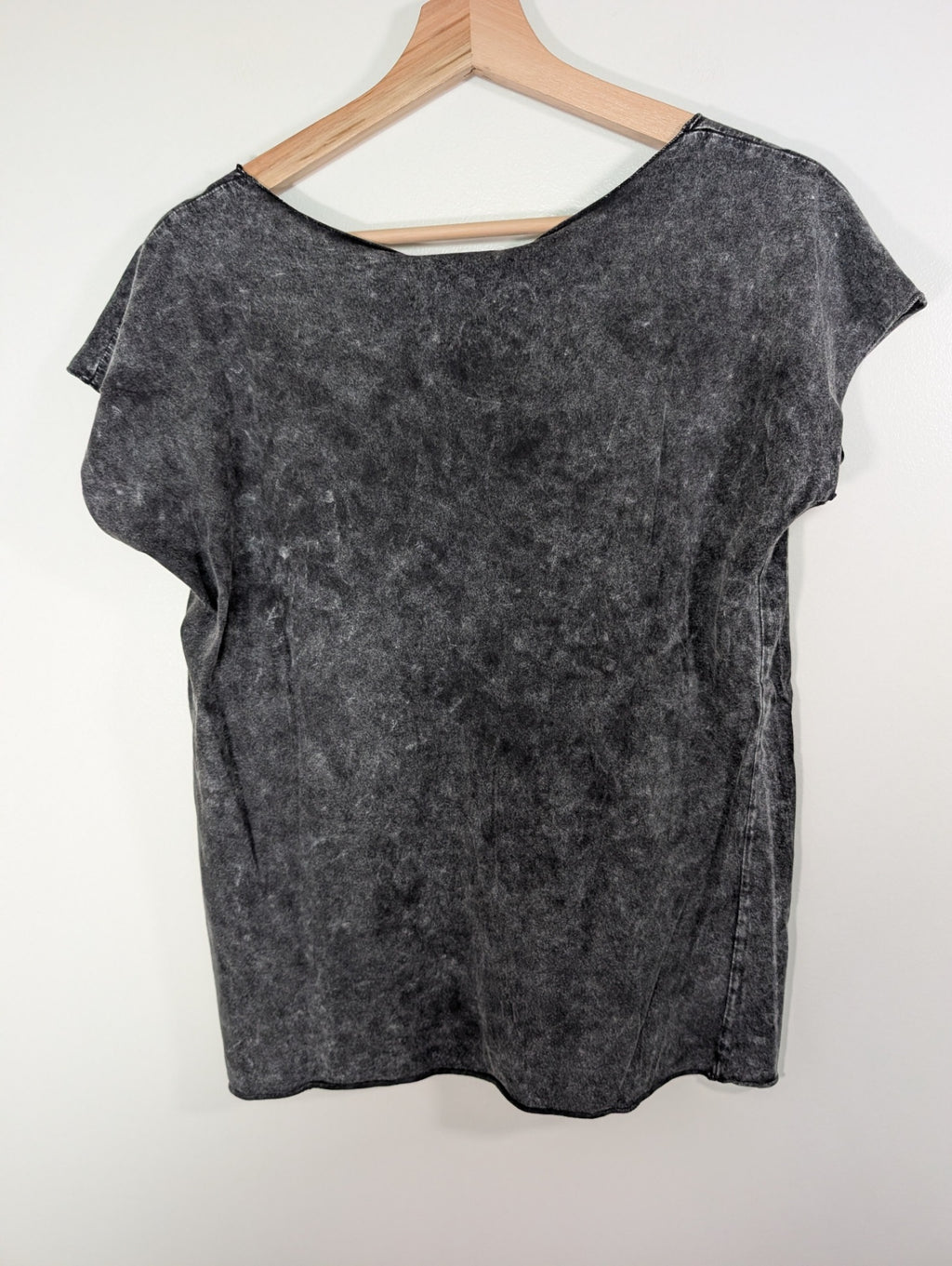 C6 black t-shirt - Appears M
