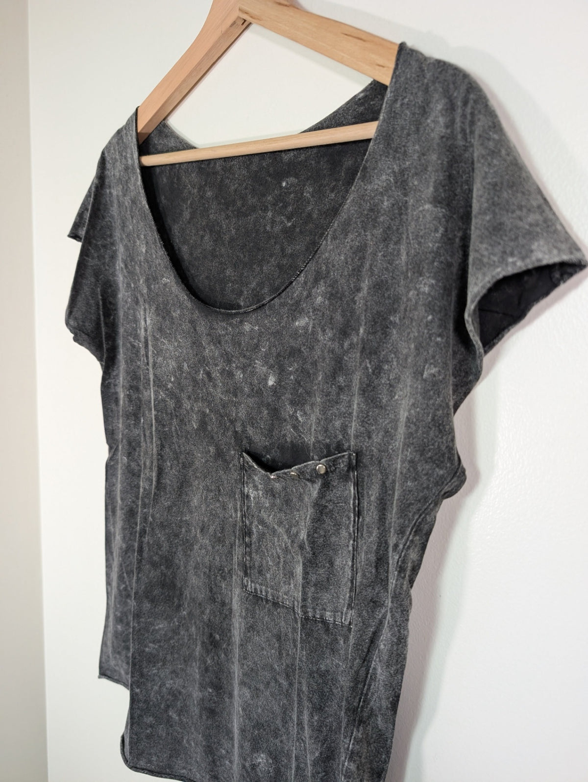 C6 black t-shirt - Appears M