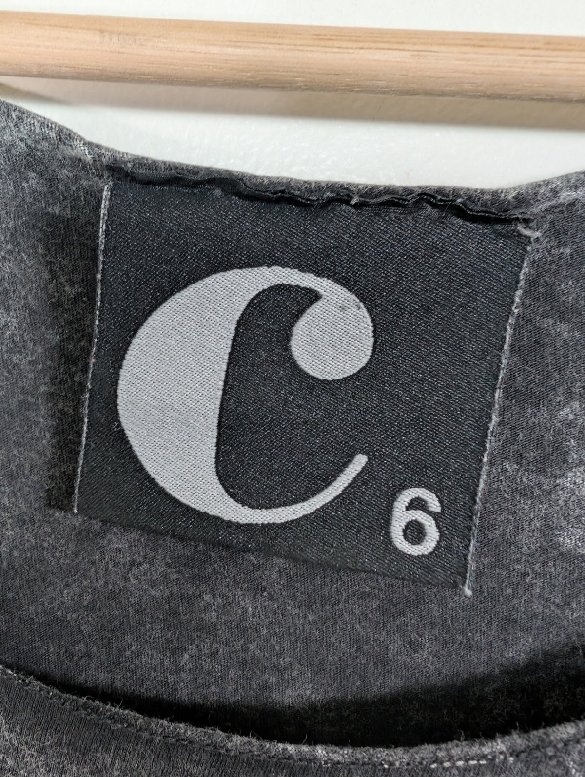 C6 black t-shirt - Appears M