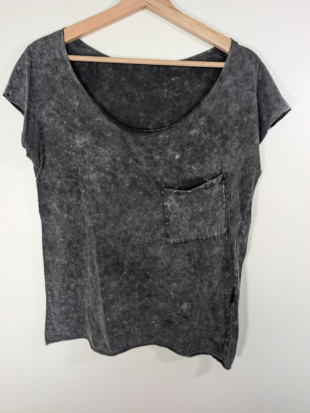 C6 black t-shirt - Appears M