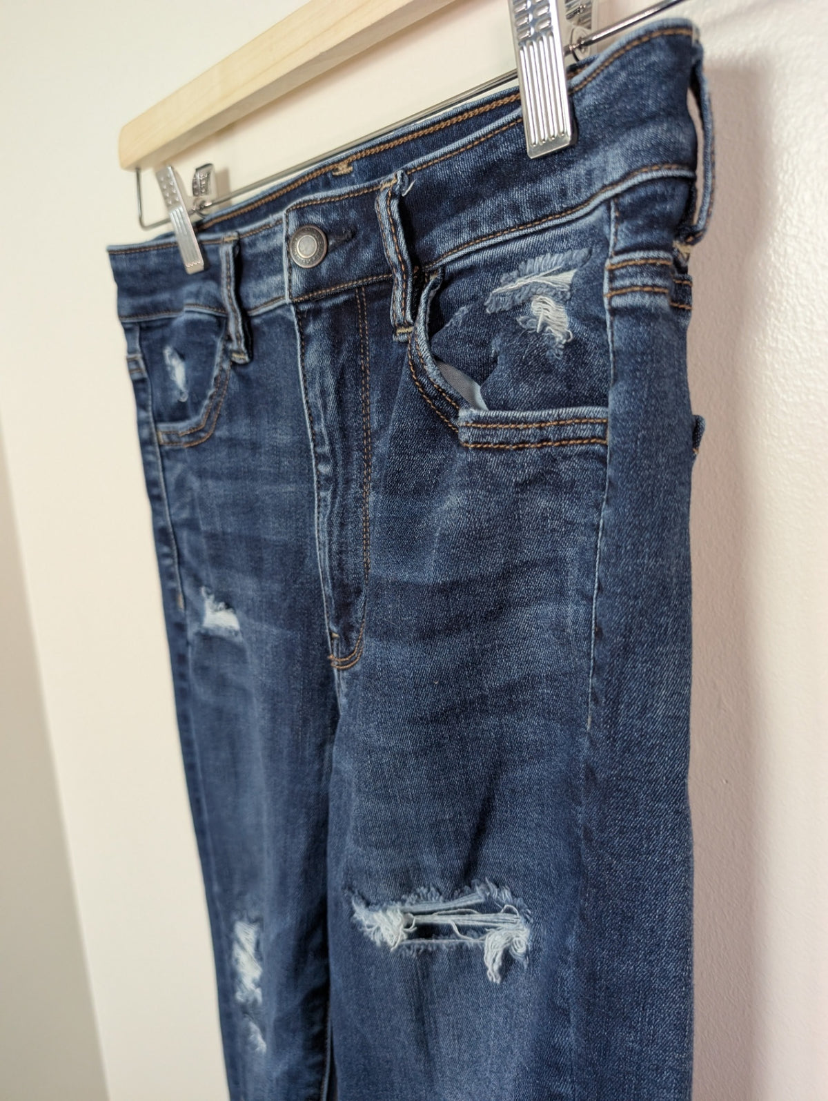 American Eagle distressed jeans -