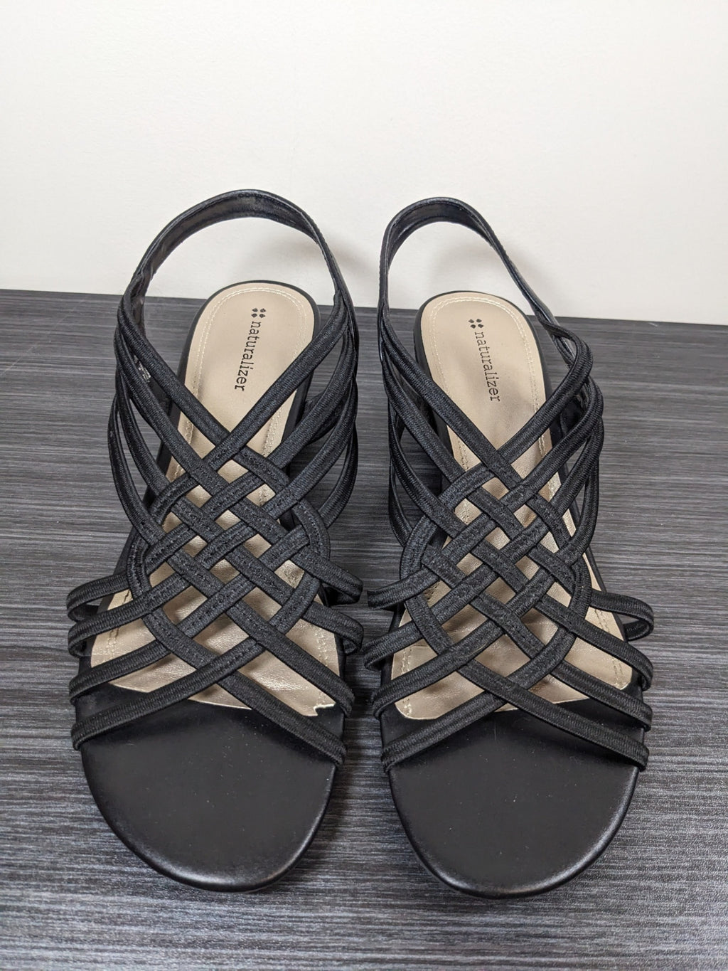 naturalizer black strappy sandals - sz 8