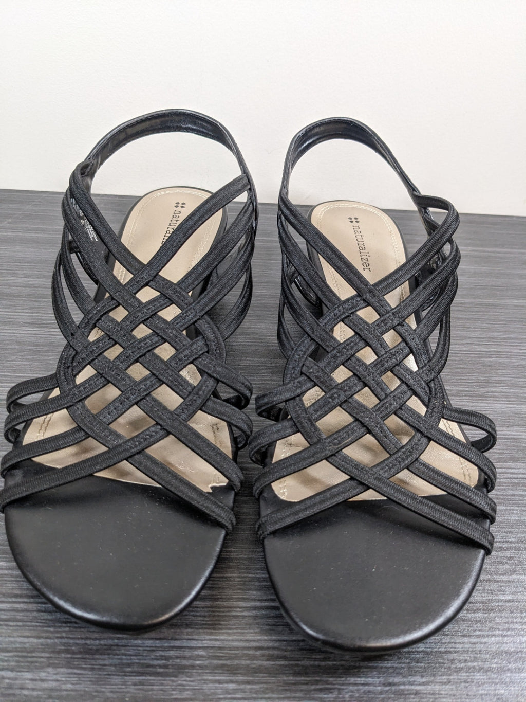 naturalizer black strappy sandals - sz 8