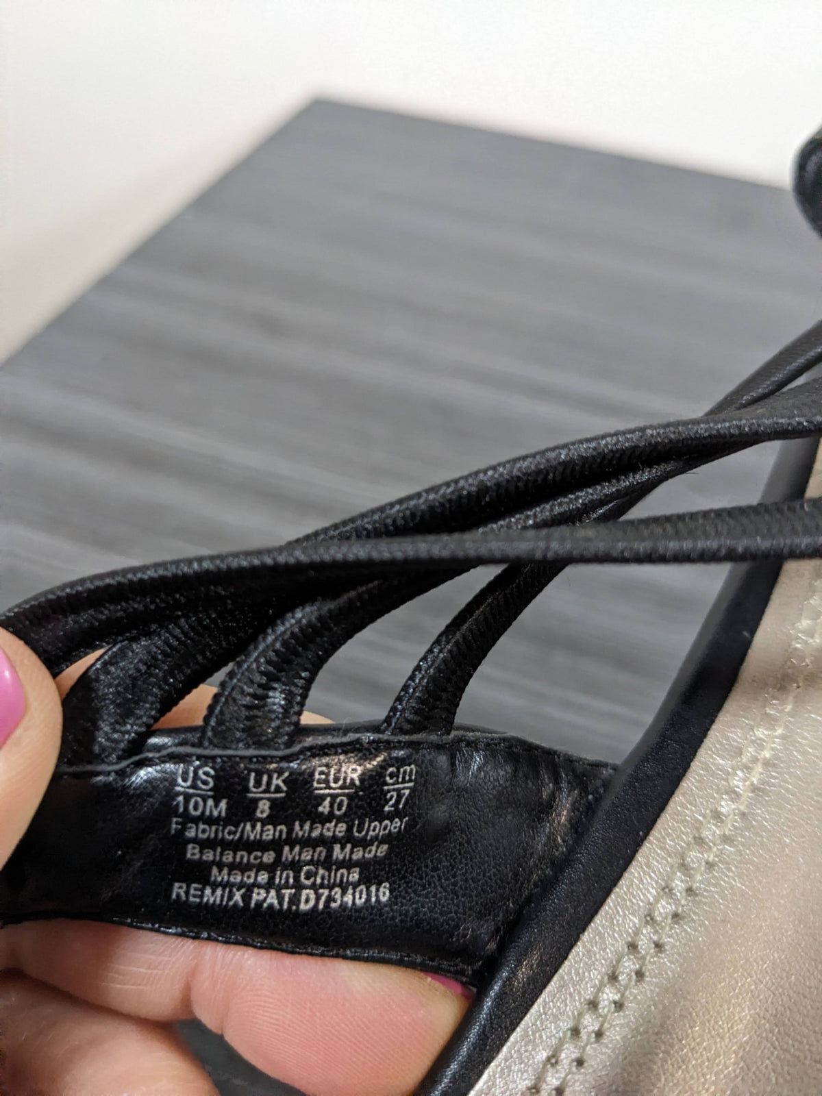 naturalizer black strappy sandals - sz 8