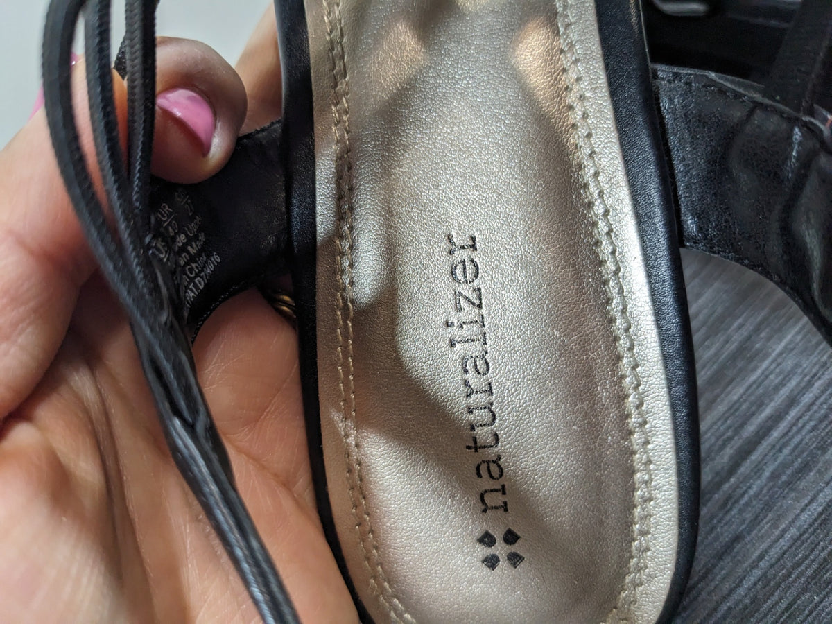 naturalizer black strappy sandals - sz 8