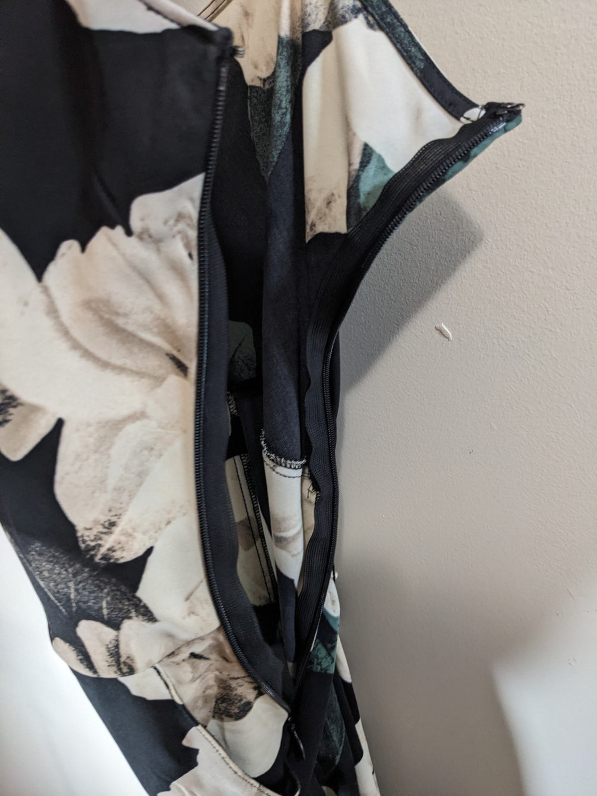 LE CHÂTEAU Black Floral Jumpsuit- S