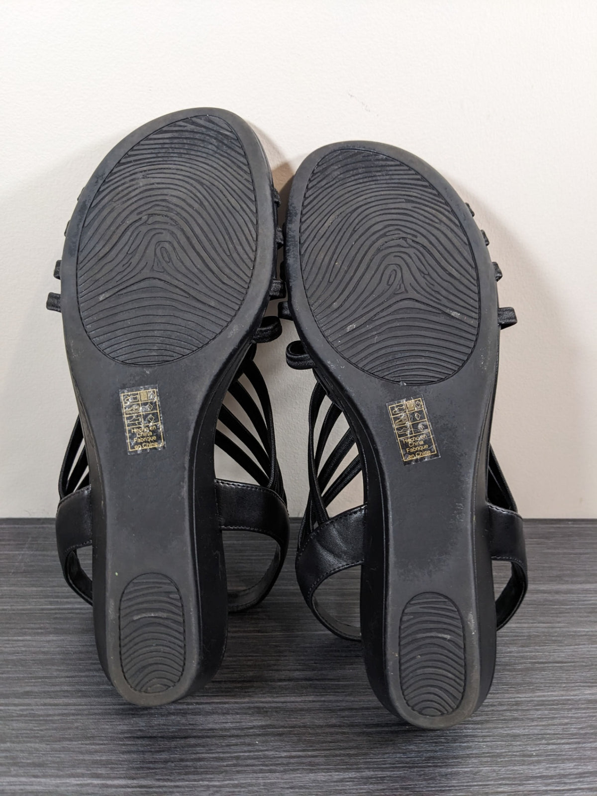 naturalizer black strappy sandals - sz 8