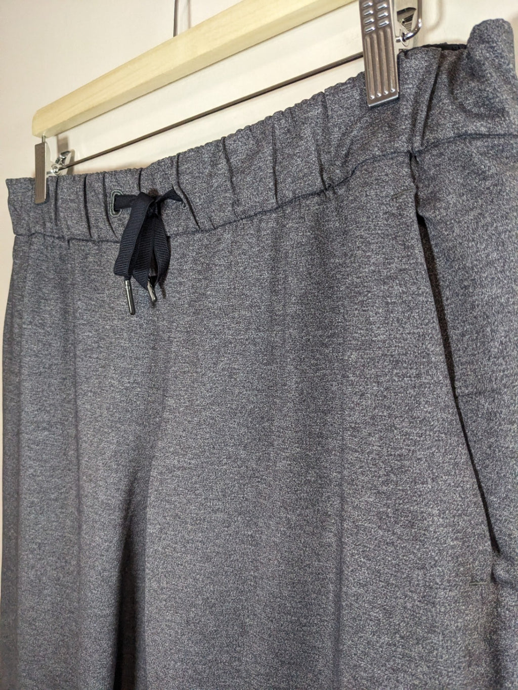 Lululemon On The Fly Grey Pants - sz 12