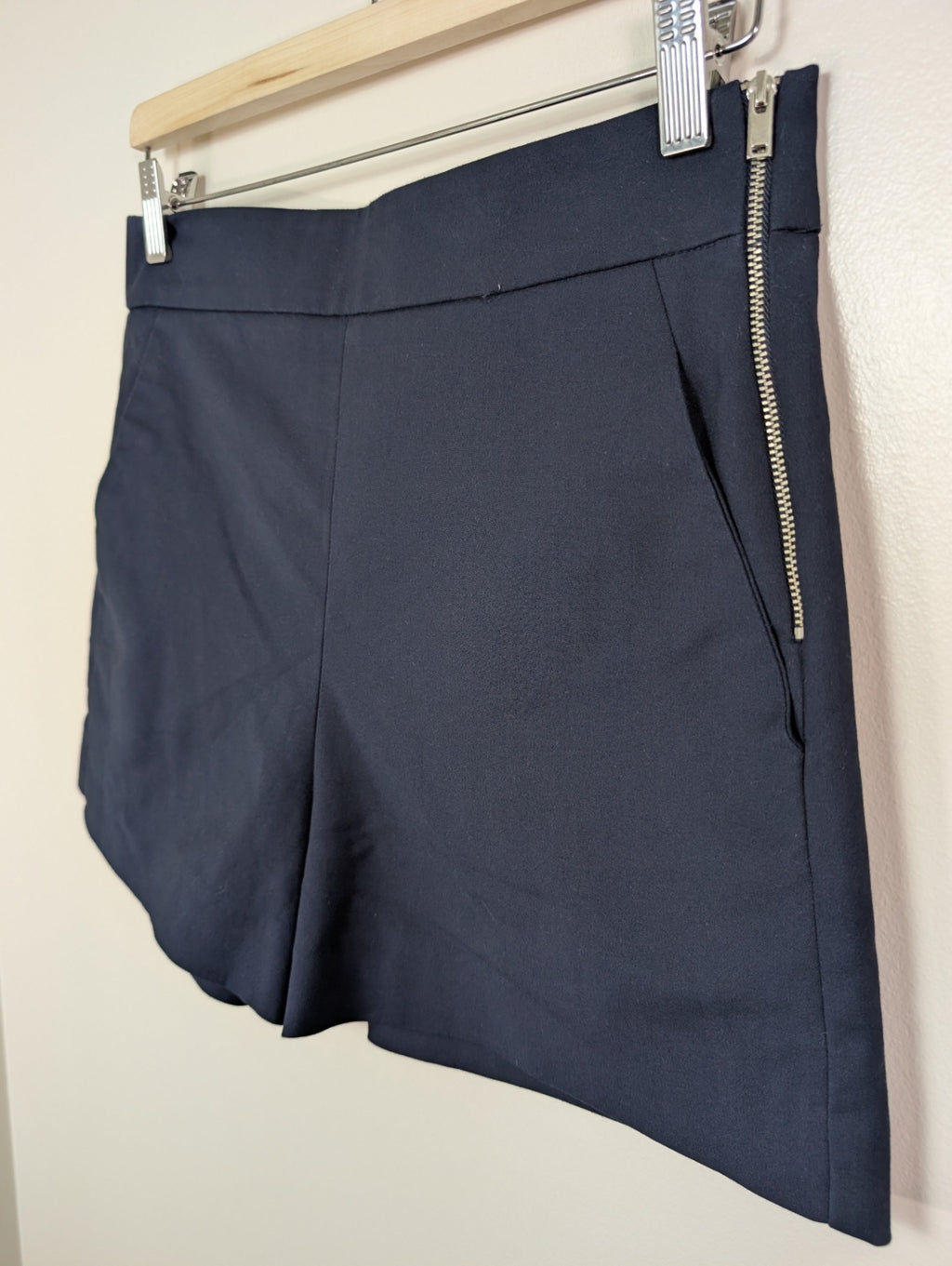 Zara navy shorts - M