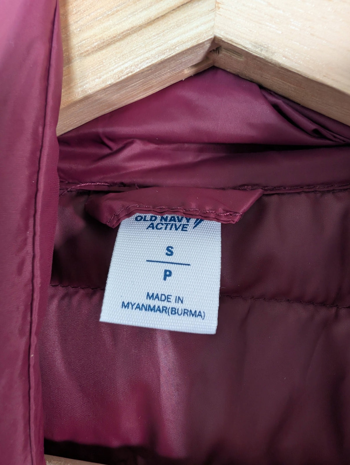 Old Navy burgundy puffer - S