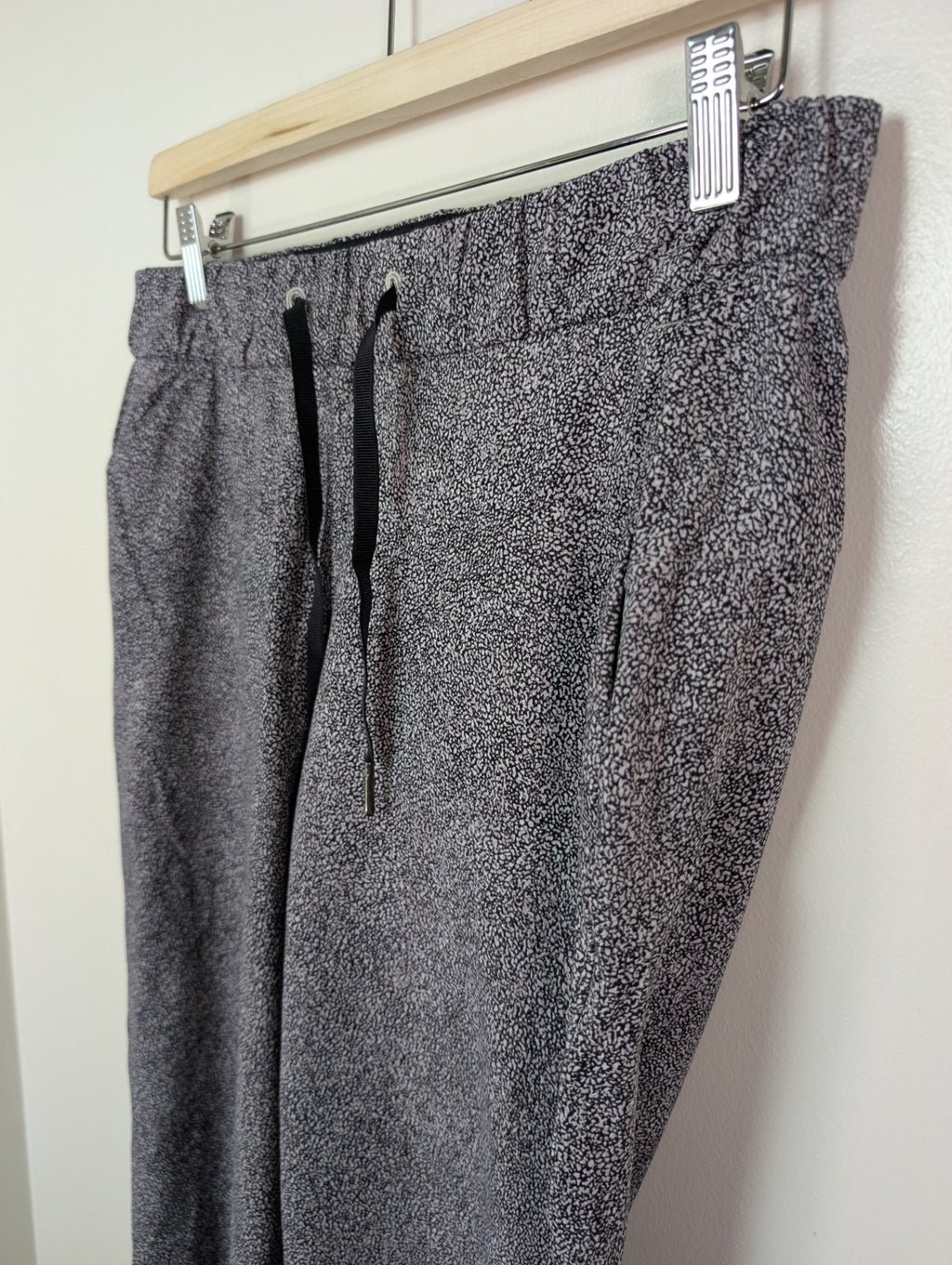 Lululemon on the fly pant - 6