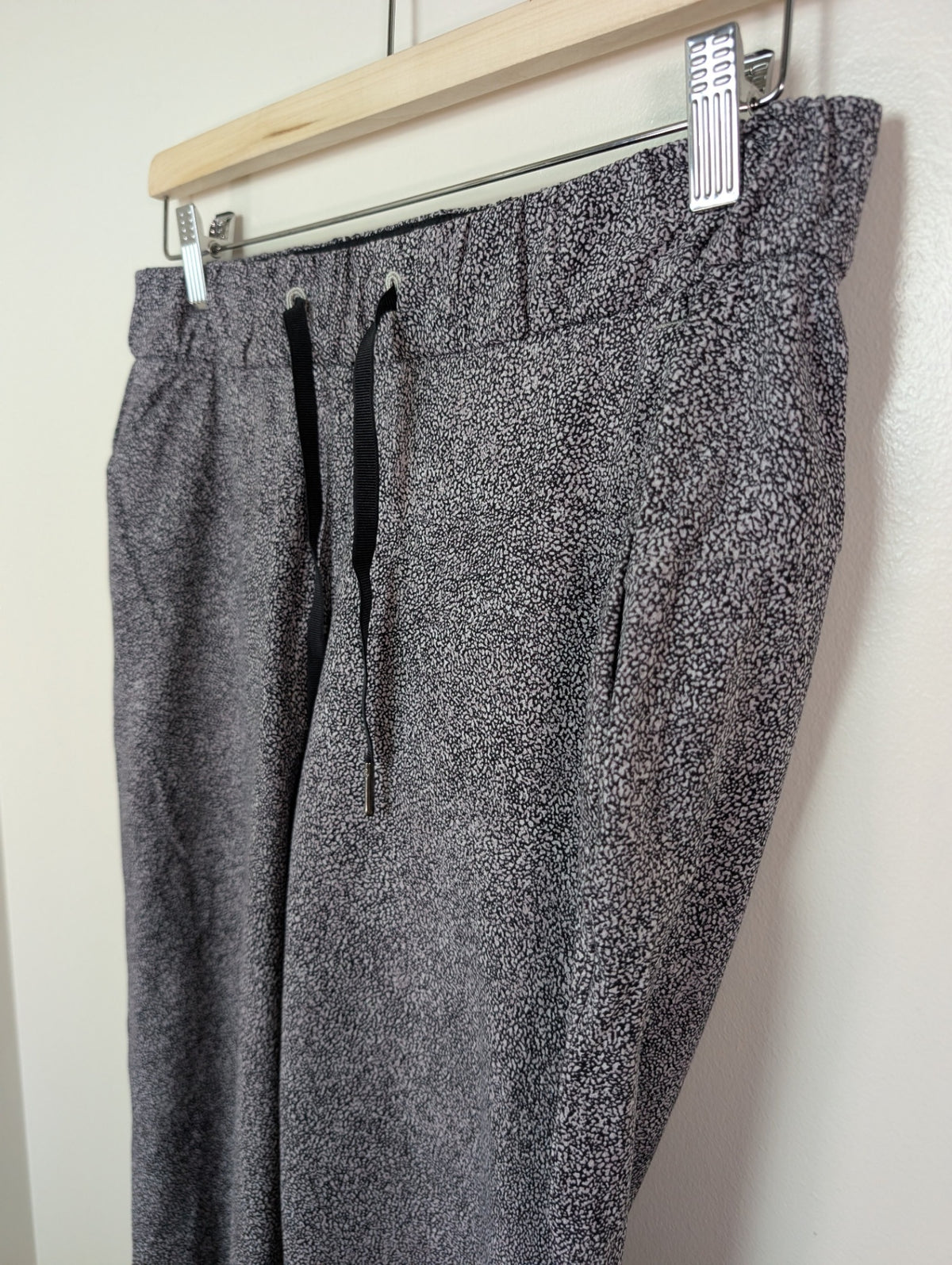 Lululemon on the fly pant - 6