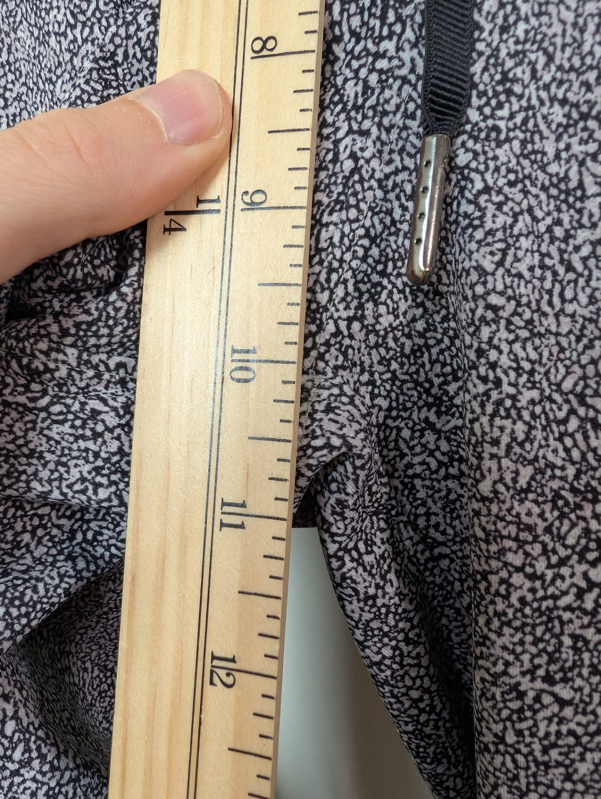 Lululemon on the fly pant - 6