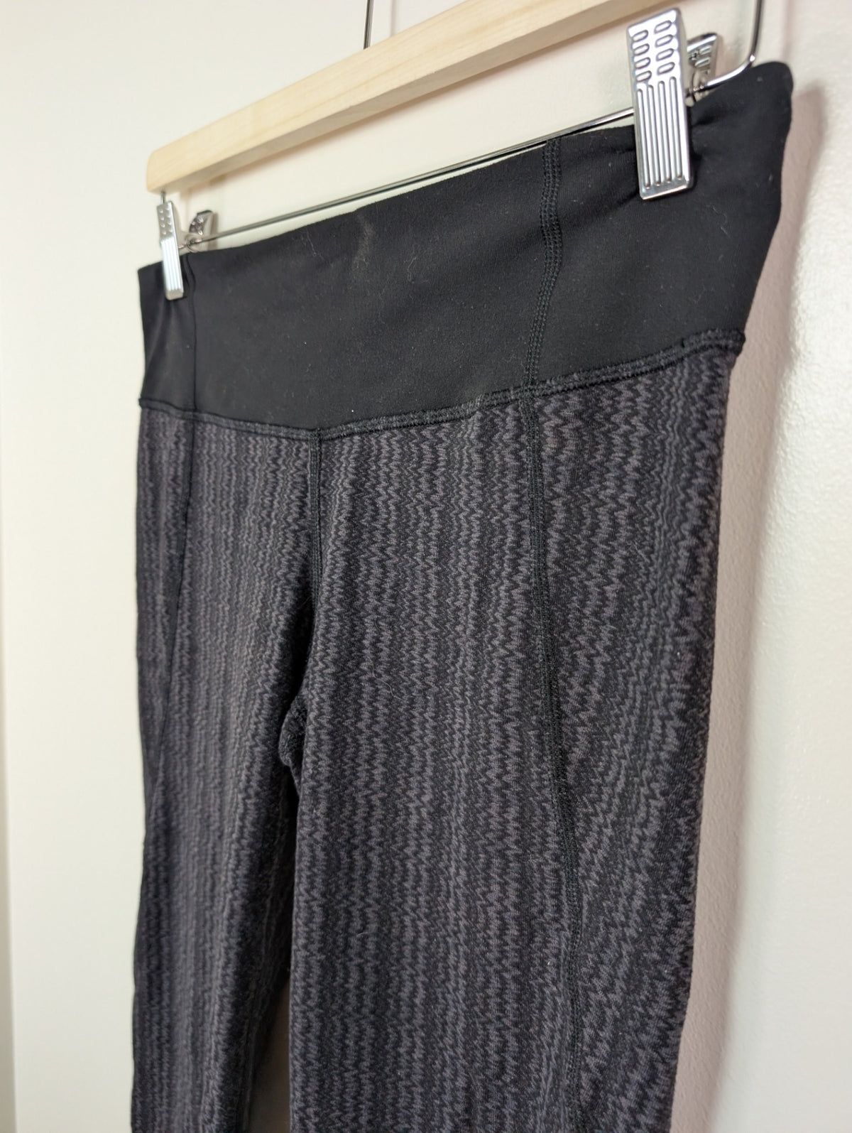 Lululemon gather and crow crop - Appears S