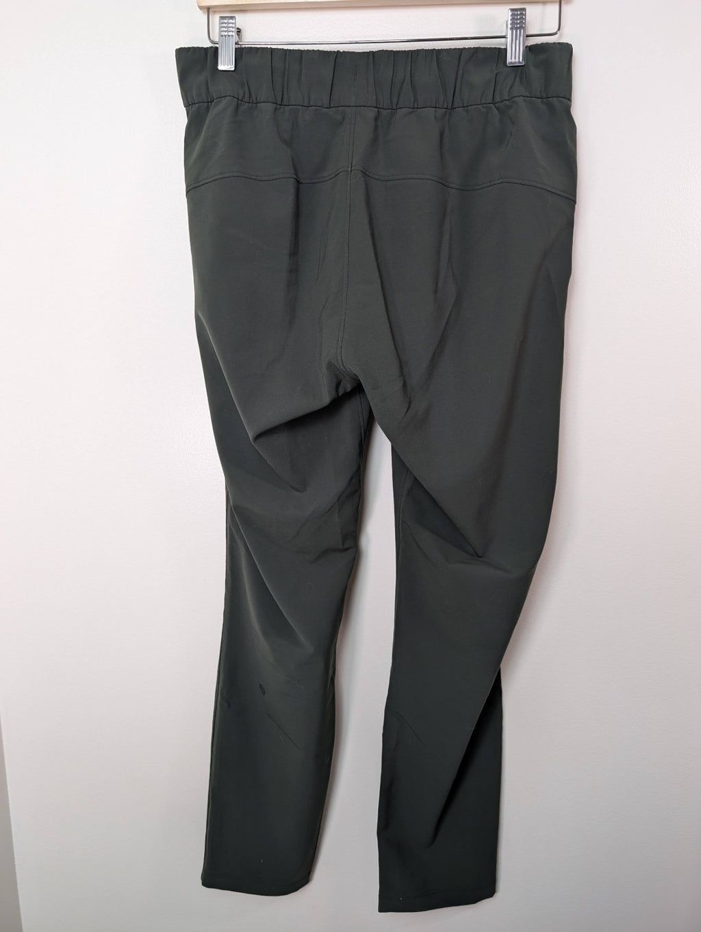 Lululemon green on the fly pant - 6