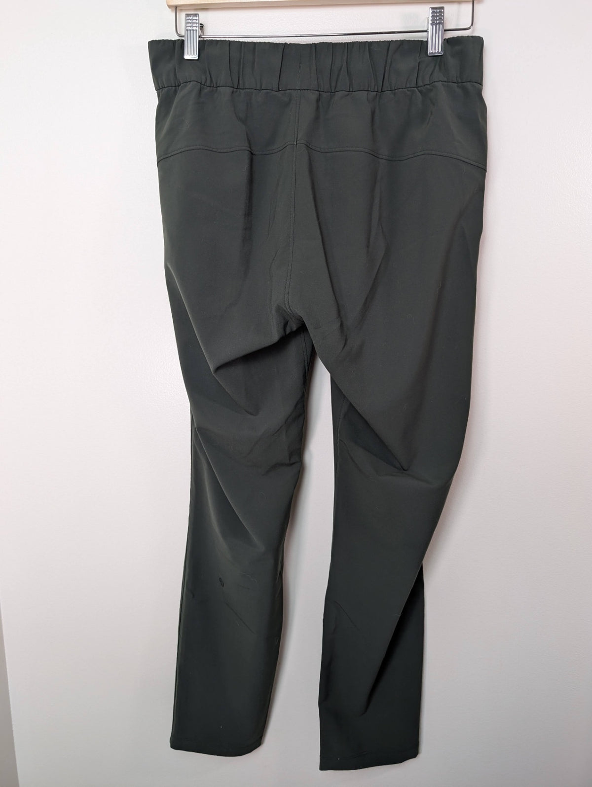 Lululemon green on the fly pant - 6